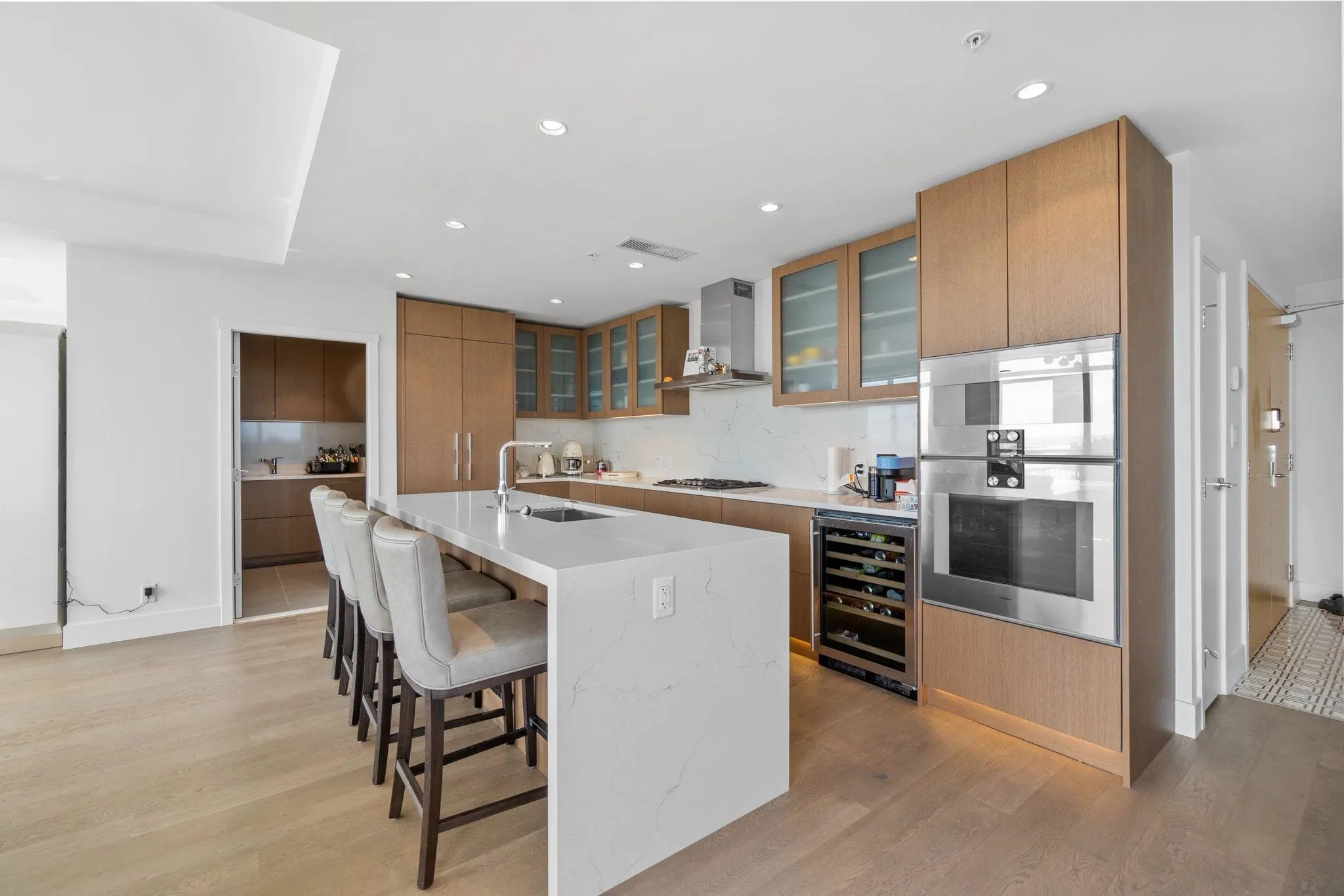2201 1632 Lions Gate Lane