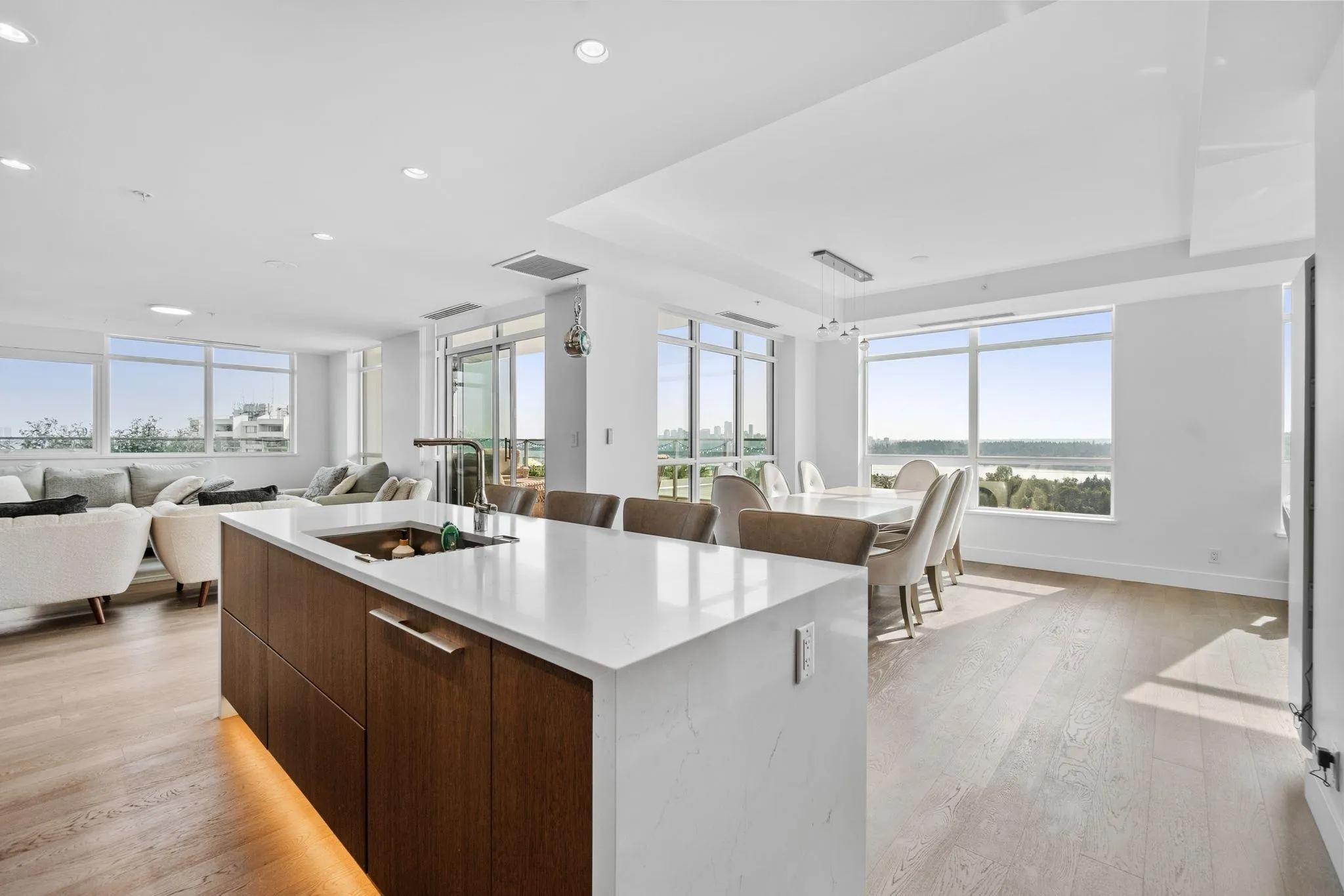 2201 1632 Lions Gate Lane