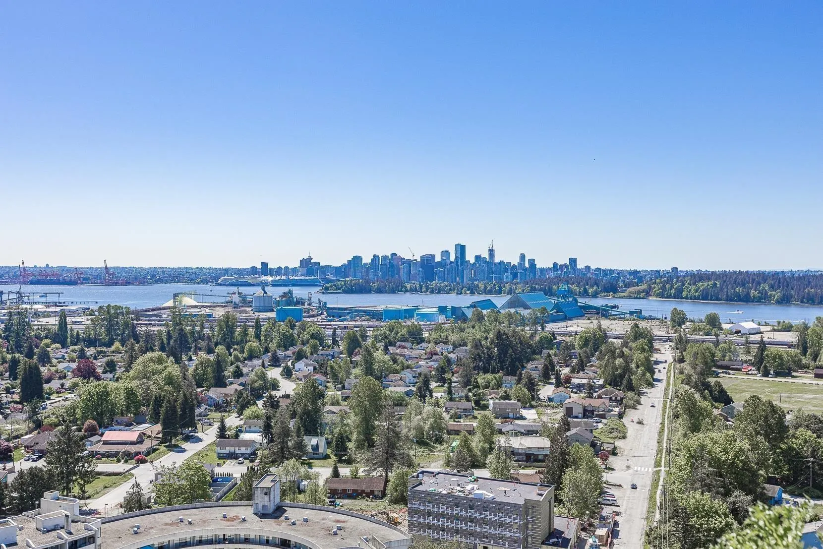 2201 1632 Lions Gate Lane
