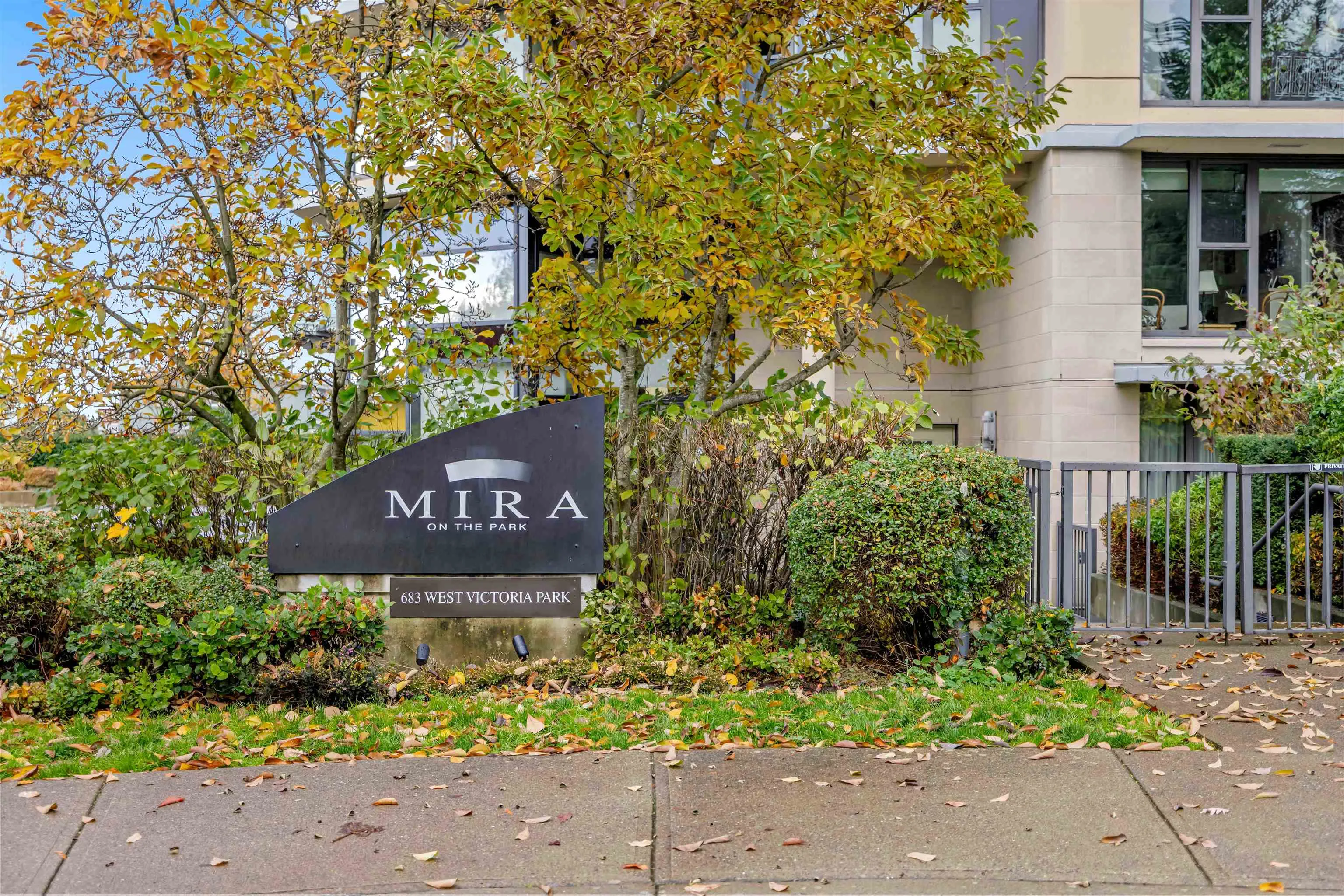 602 683 W Victoria Park