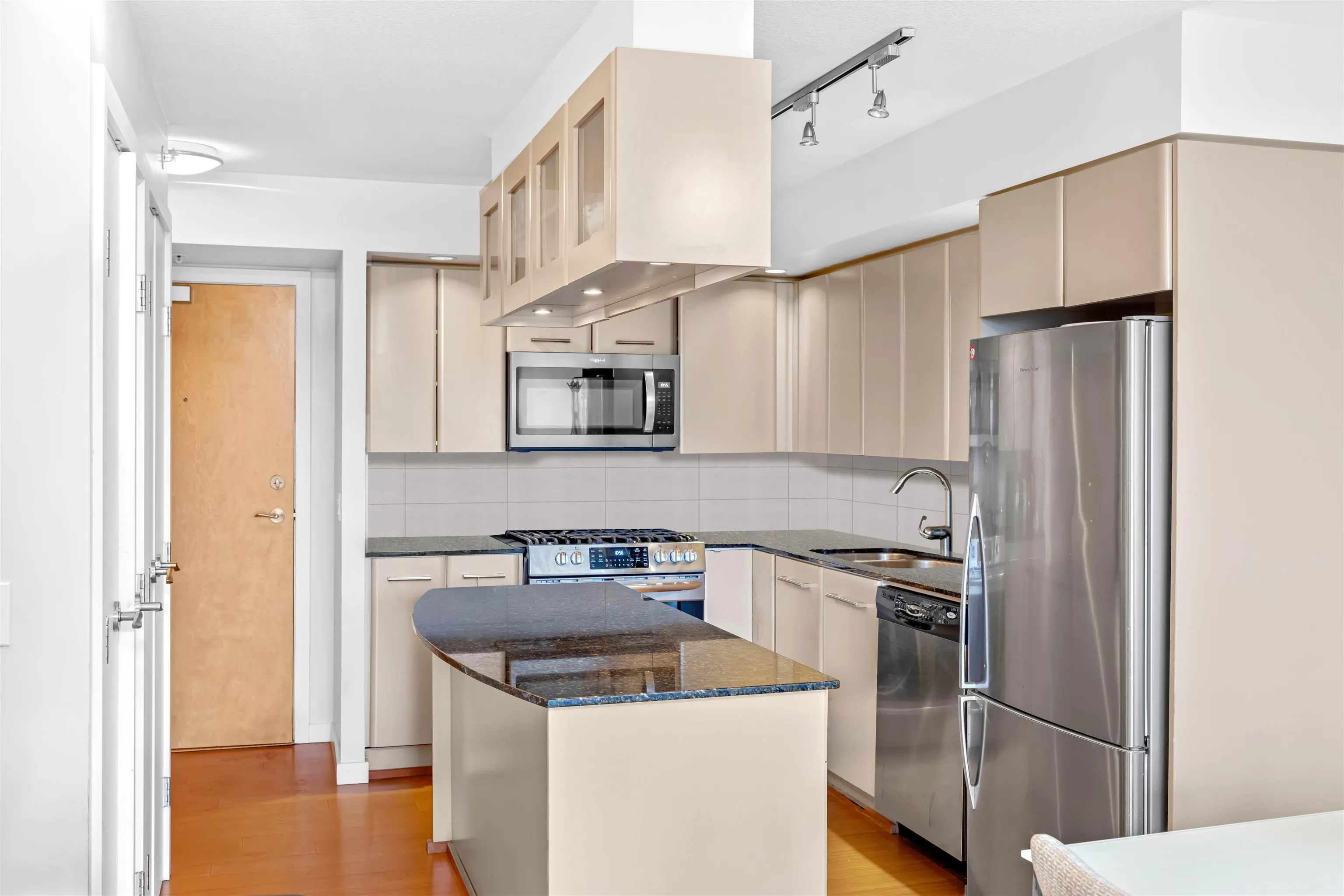 602 683 W Victoria Park