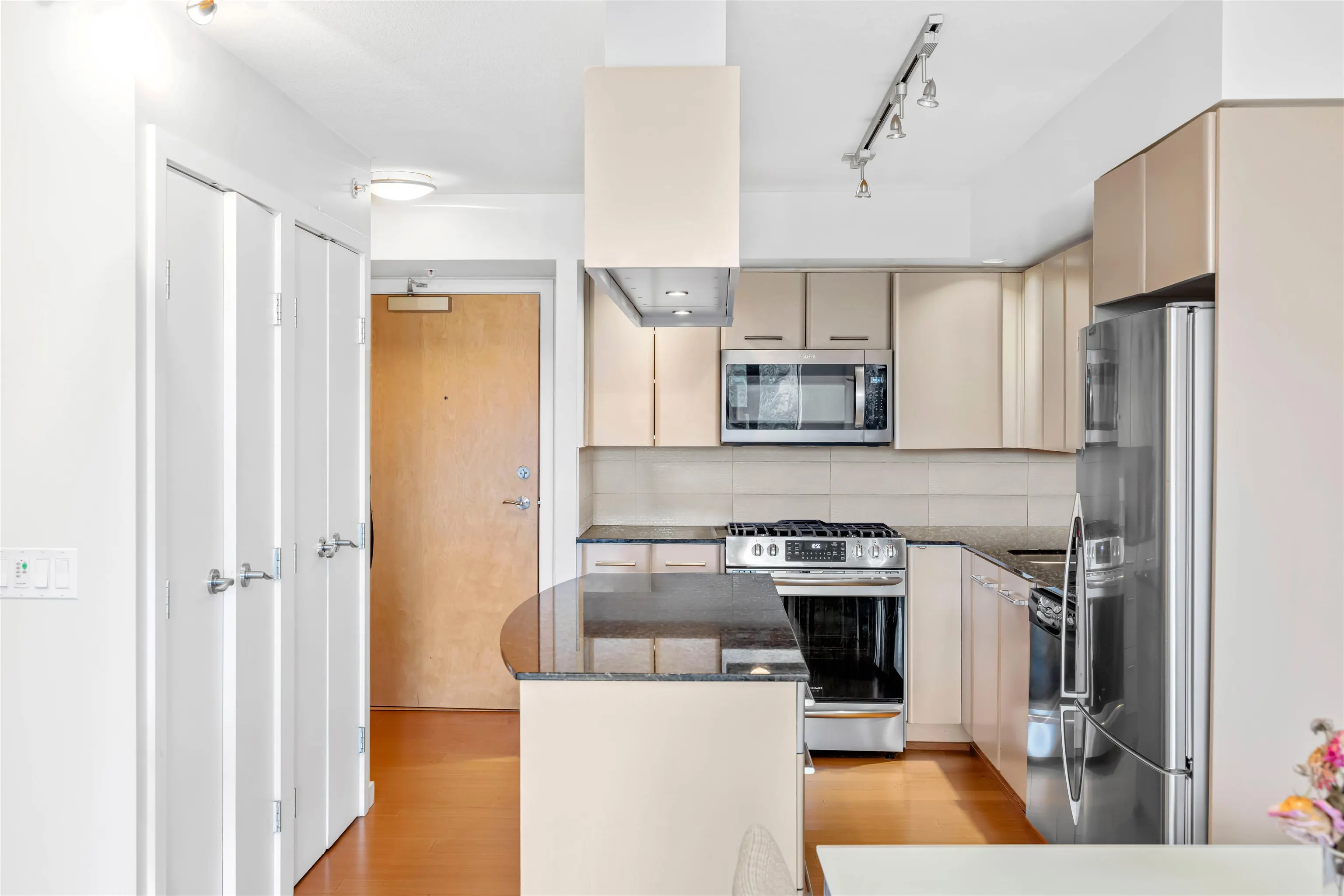 602 683 W Victoria Park