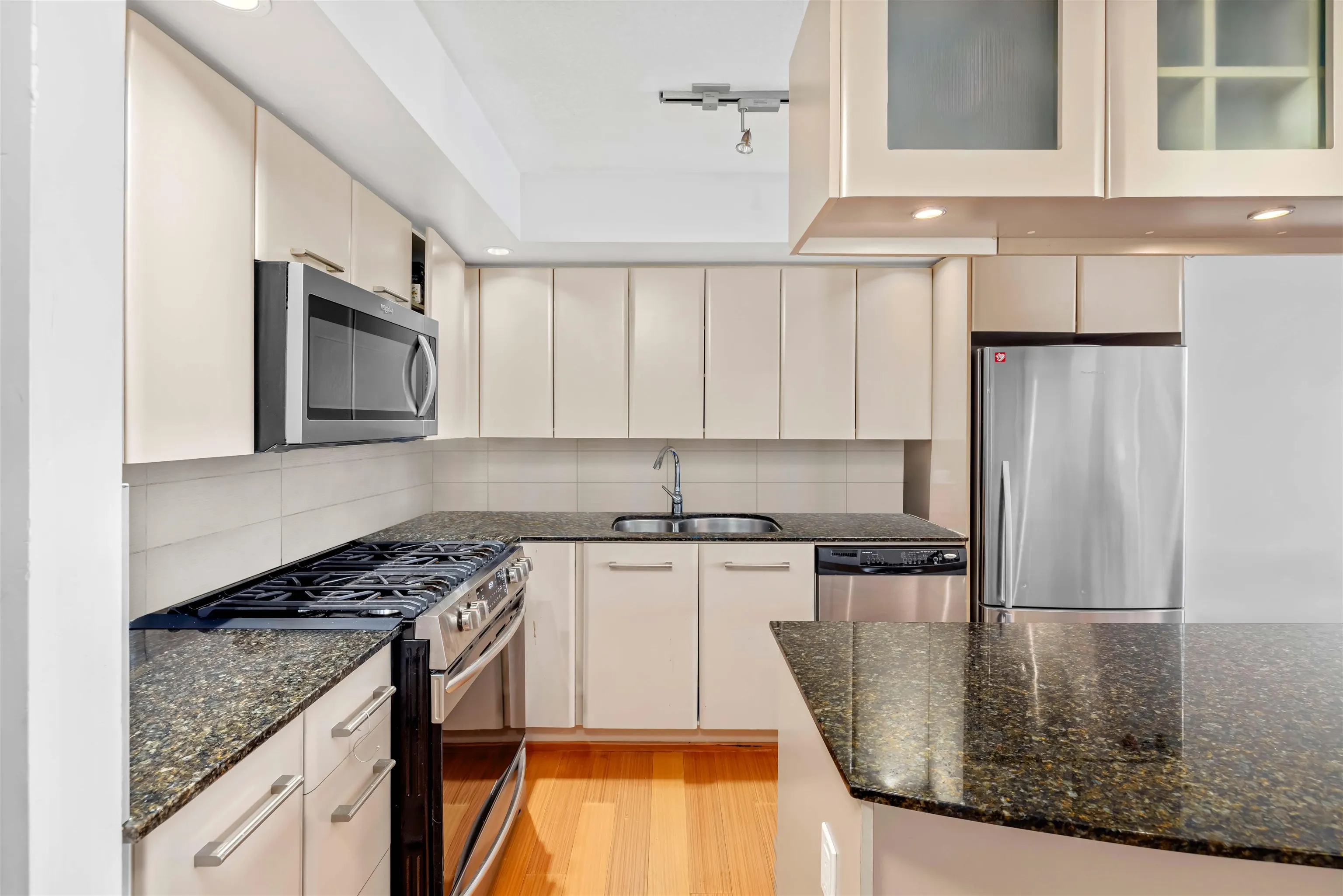 602 683 W Victoria Park