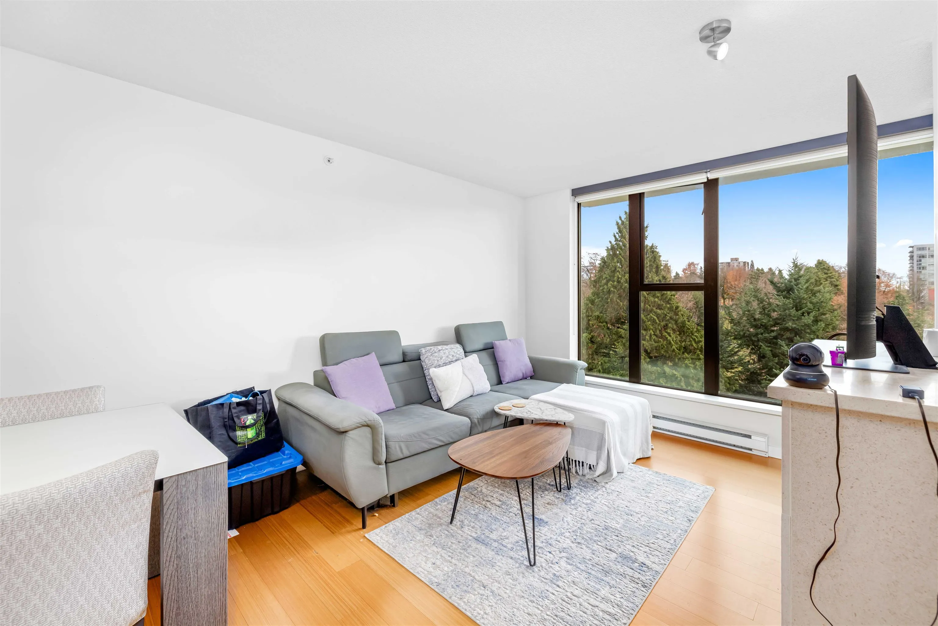 602 683 W Victoria Park