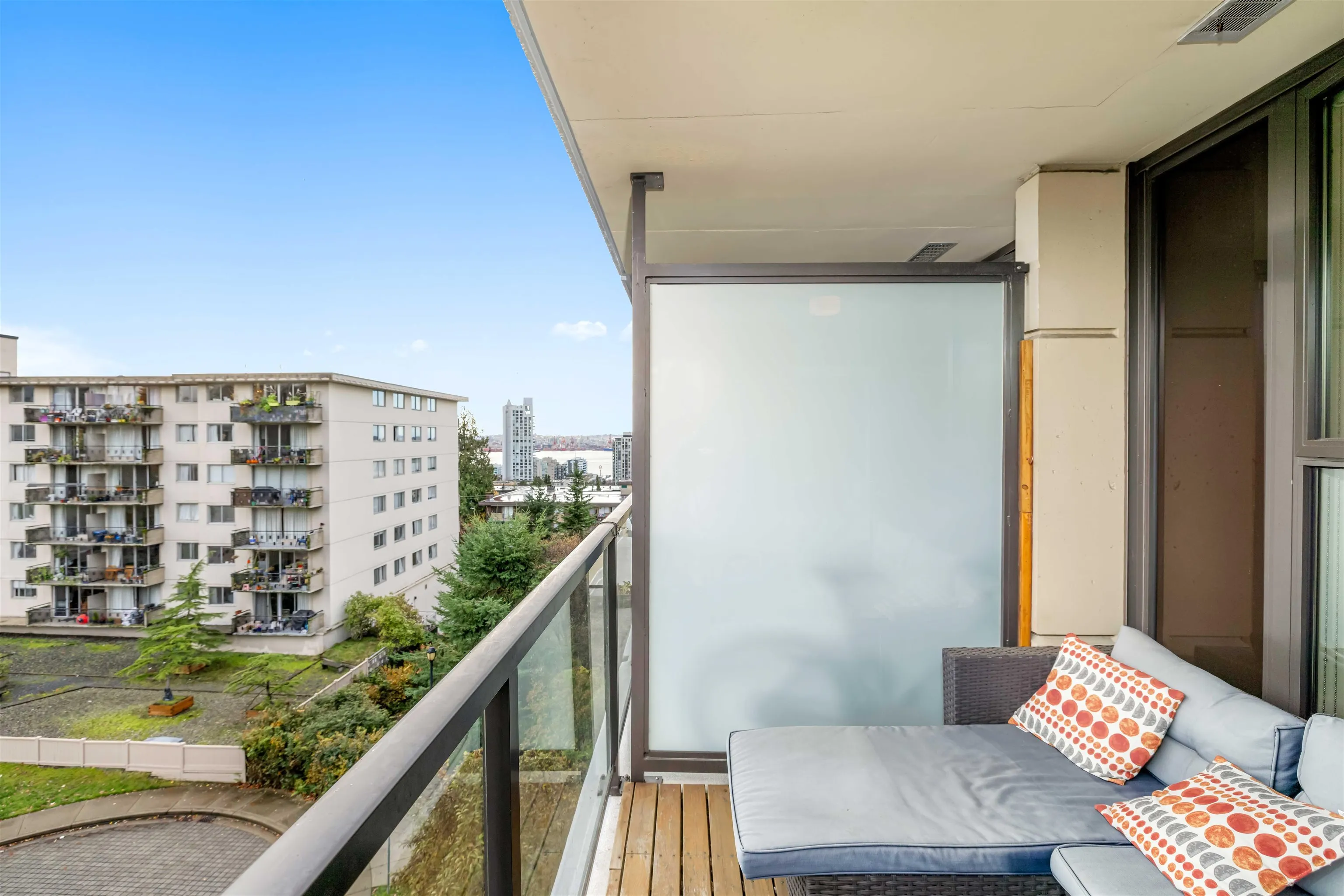 602 683 W Victoria Park
