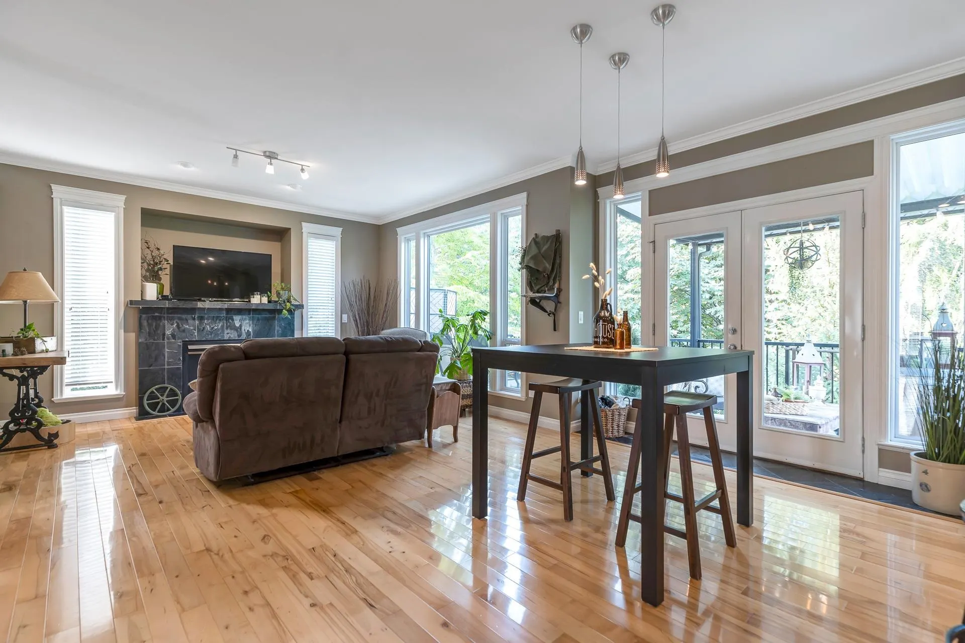 17 33925 Araki Court