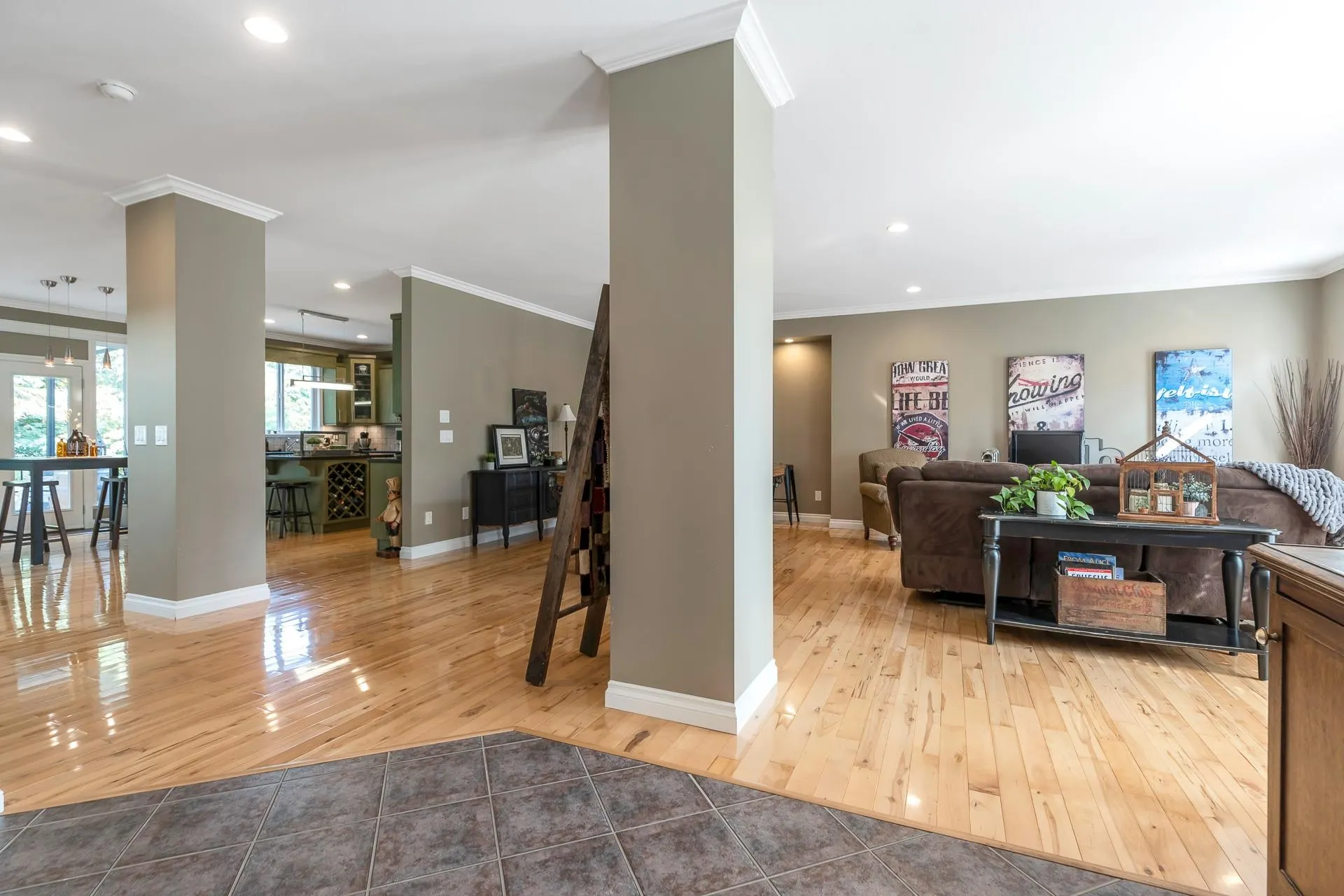 17 33925 Araki Court