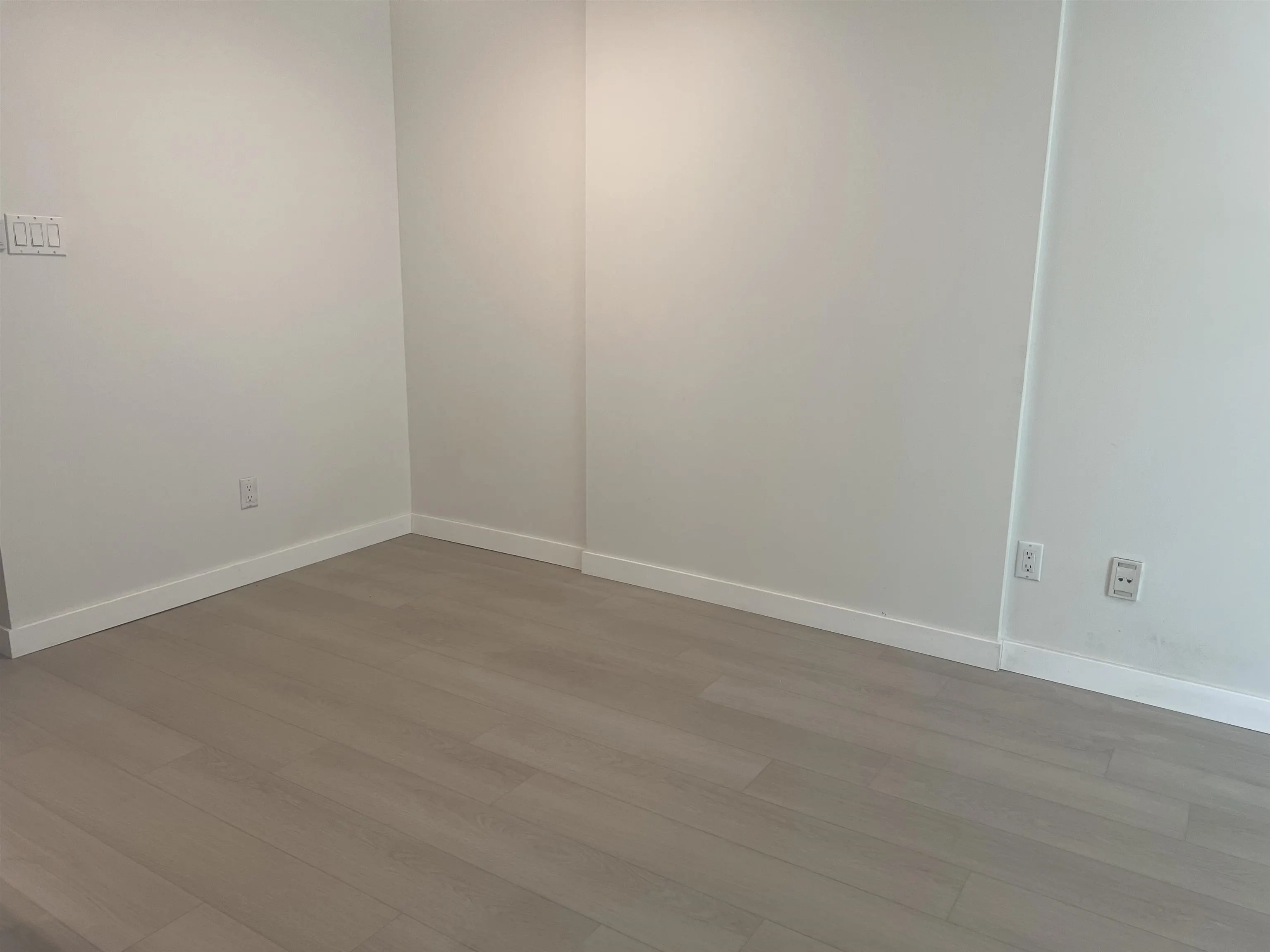 1607 555 Jervis Street