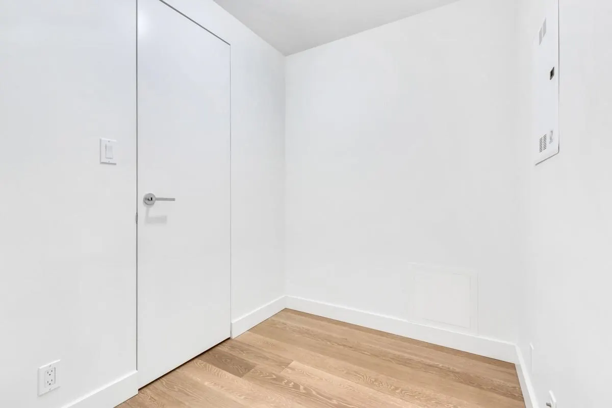 501 1409 W Pender Street