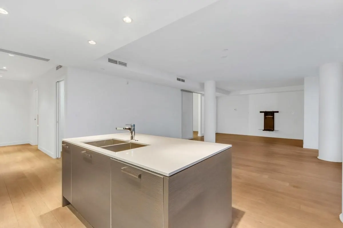 501 1409 W Pender Street