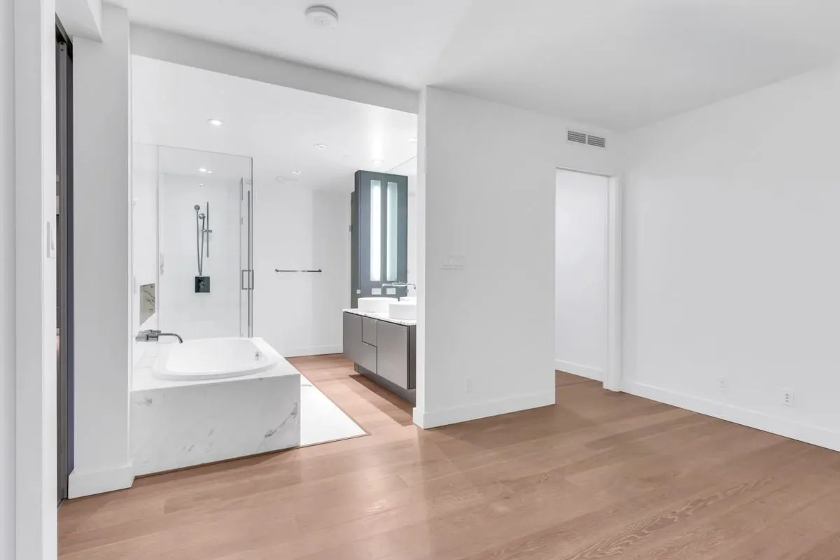 501 1409 W Pender Street