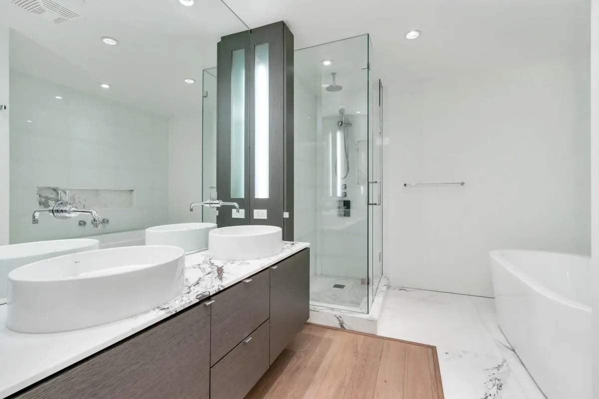 501 1409 W Pender Street