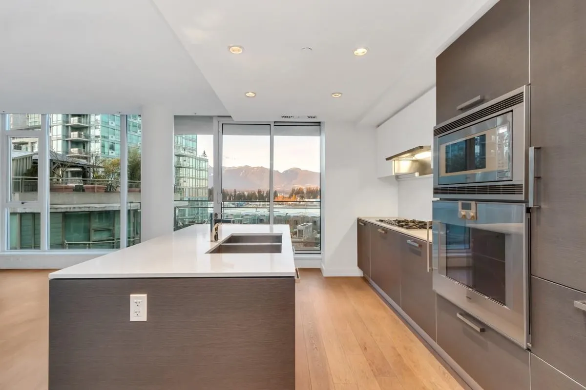 501 1409 W Pender Street