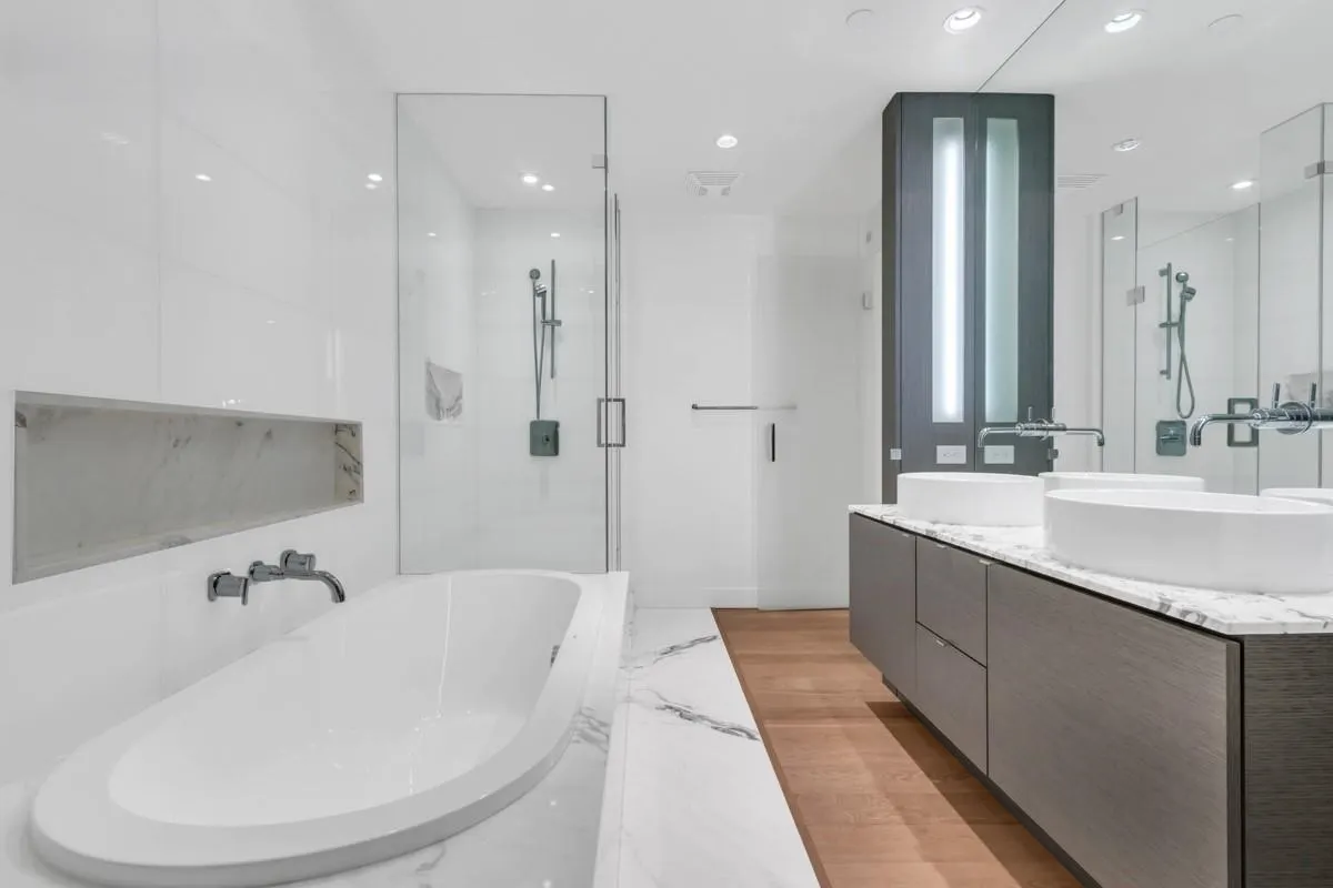 501 1409 W Pender Street