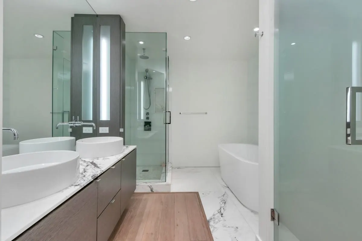 501 1409 W Pender Street