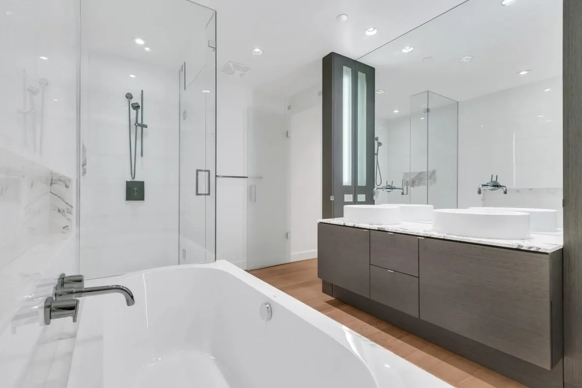 501 1409 W Pender Street