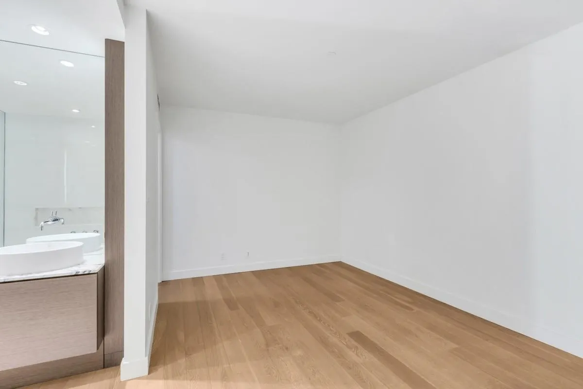 501 1409 W Pender Street