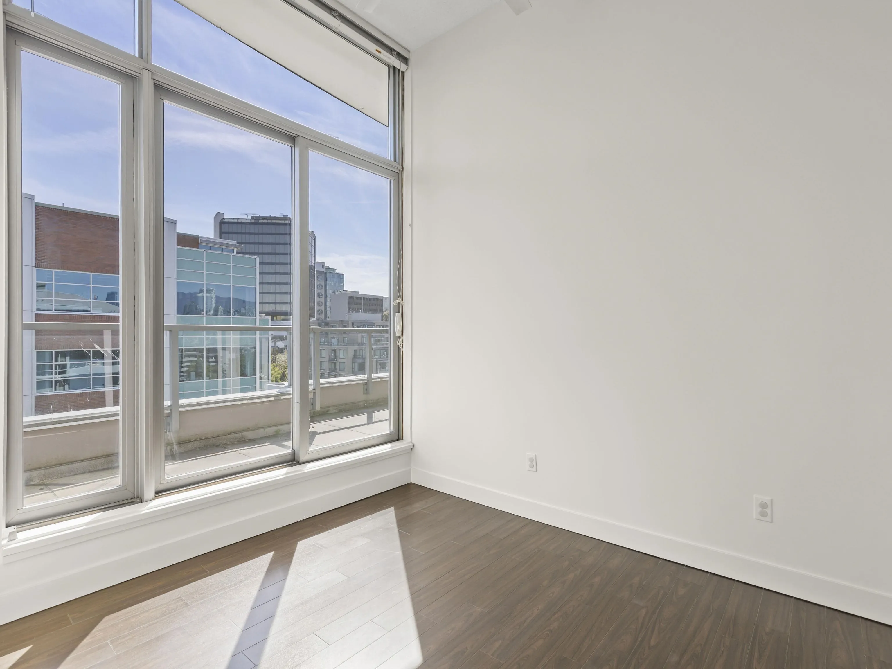 PH2 587 W 7th Avenue