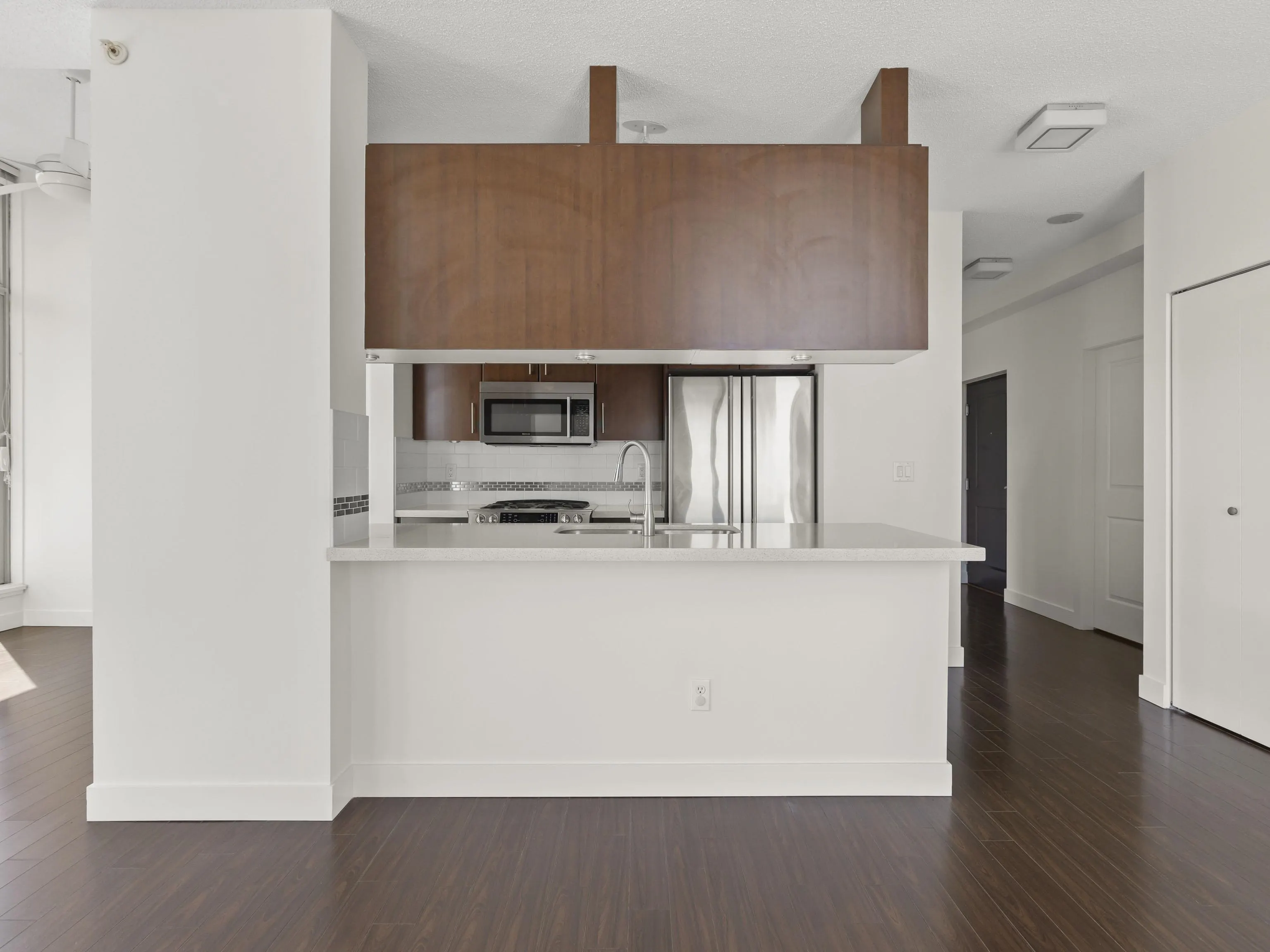 PH2 587 W 7th Avenue