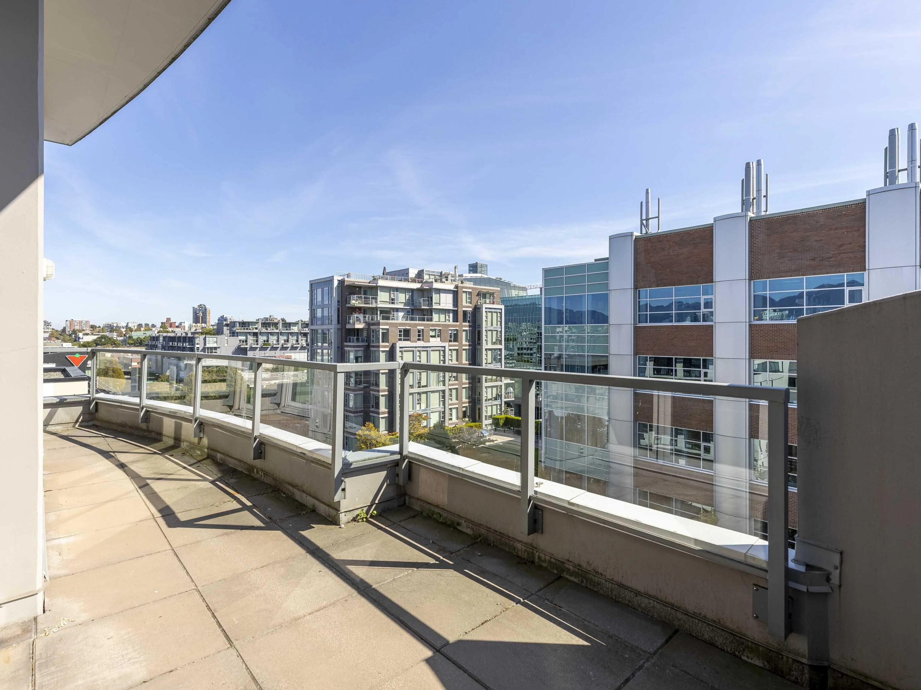 PH2 587 W 7th Avenue