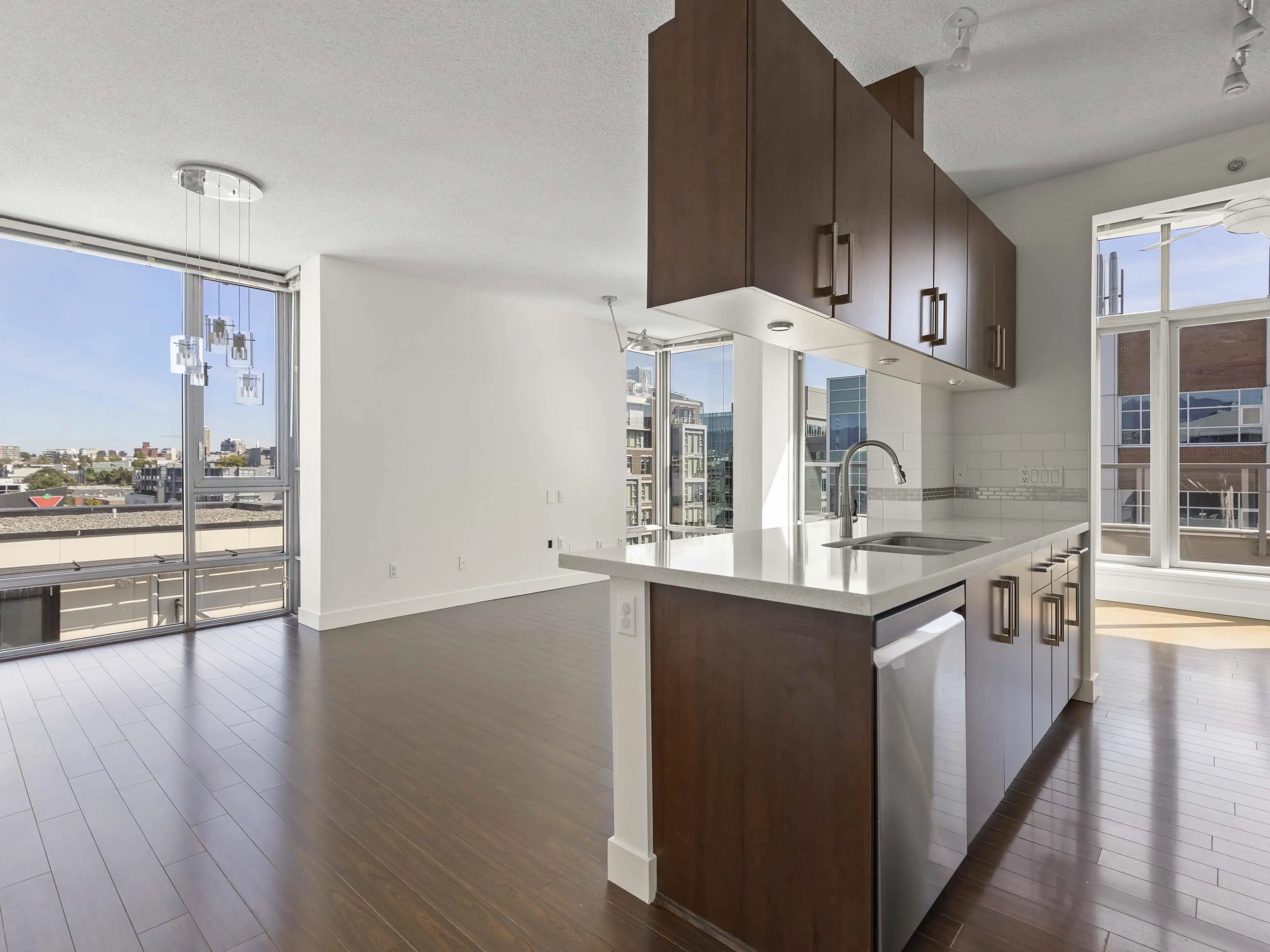 PH2 587 W 7th Avenue