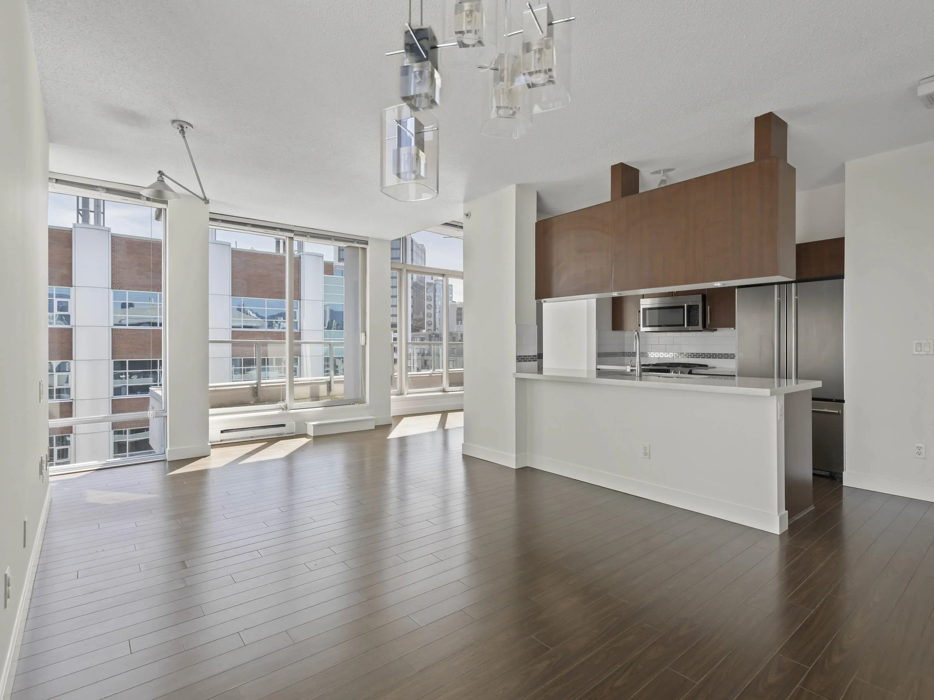 PH2 587 W 7th Avenue