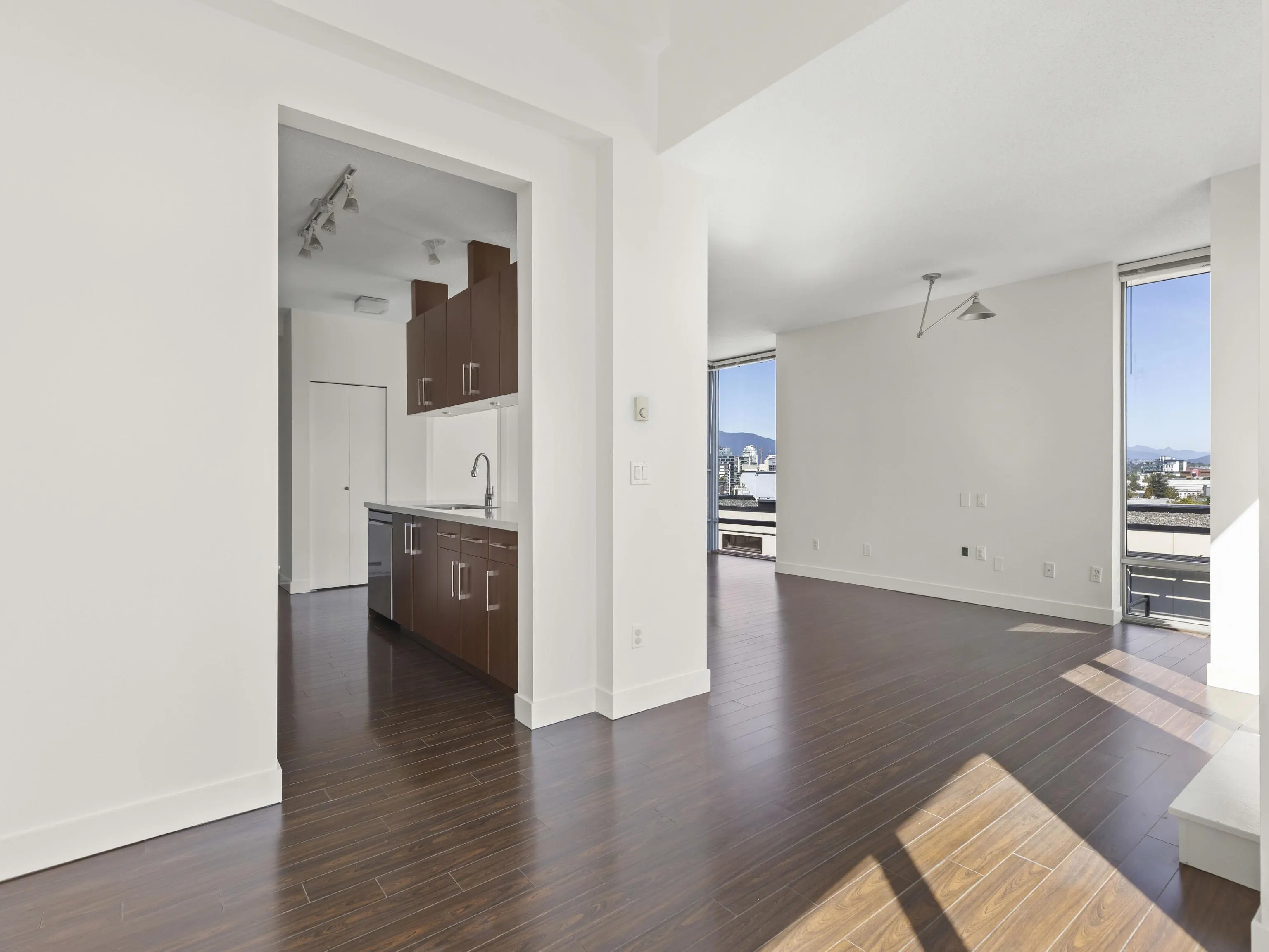 PH2 587 W 7th Avenue
