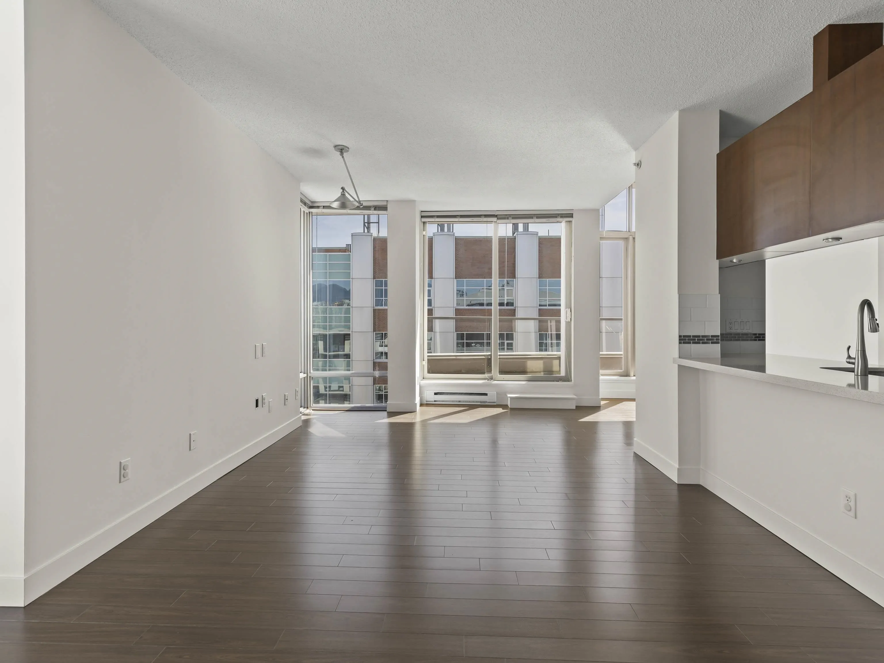PH2 587 W 7th Avenue