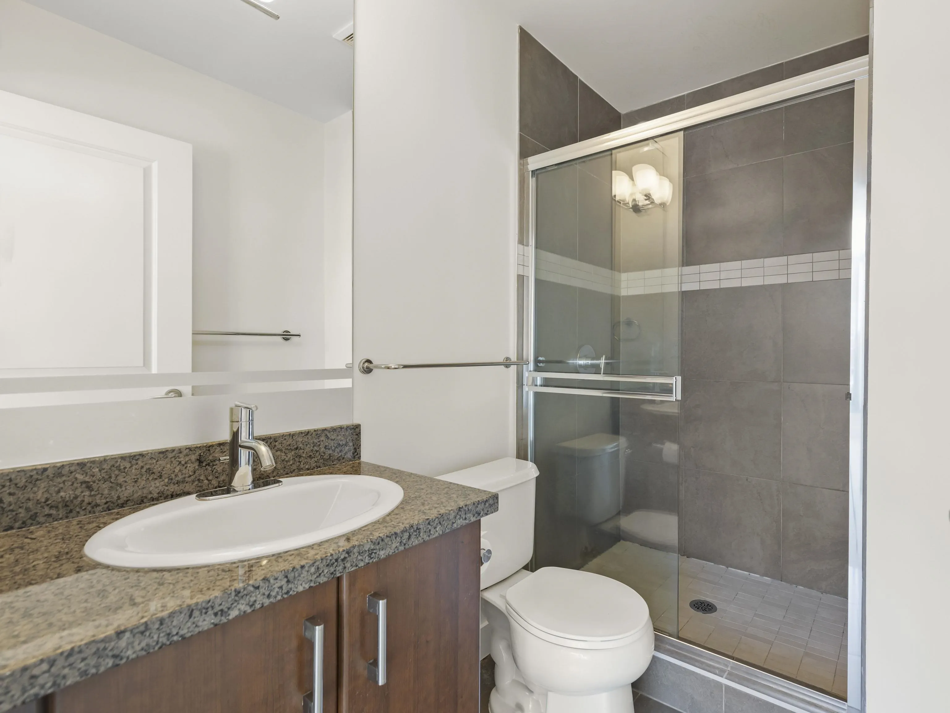 PH2 587 W 7th Avenue