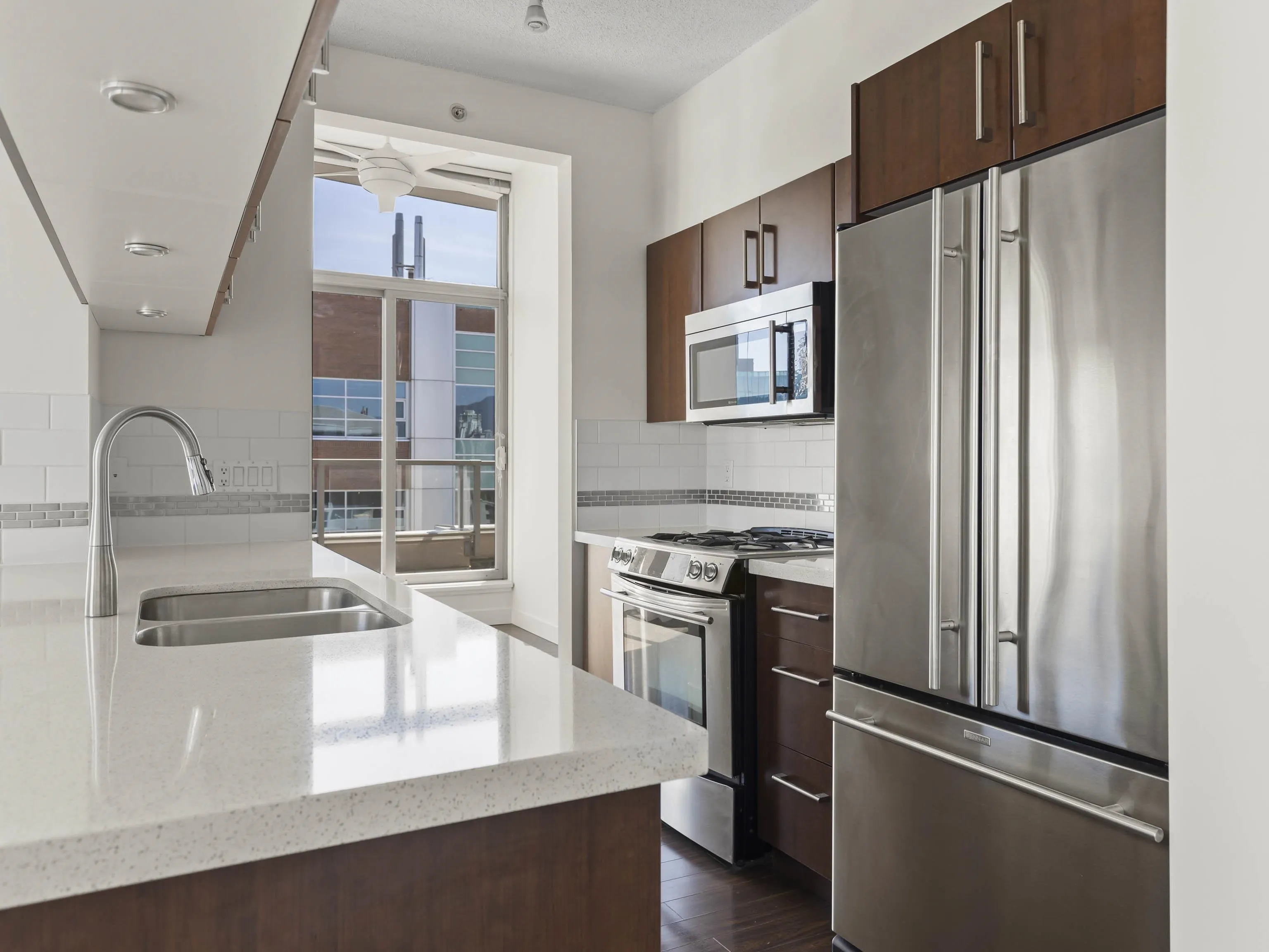 PH2 587 W 7th Avenue