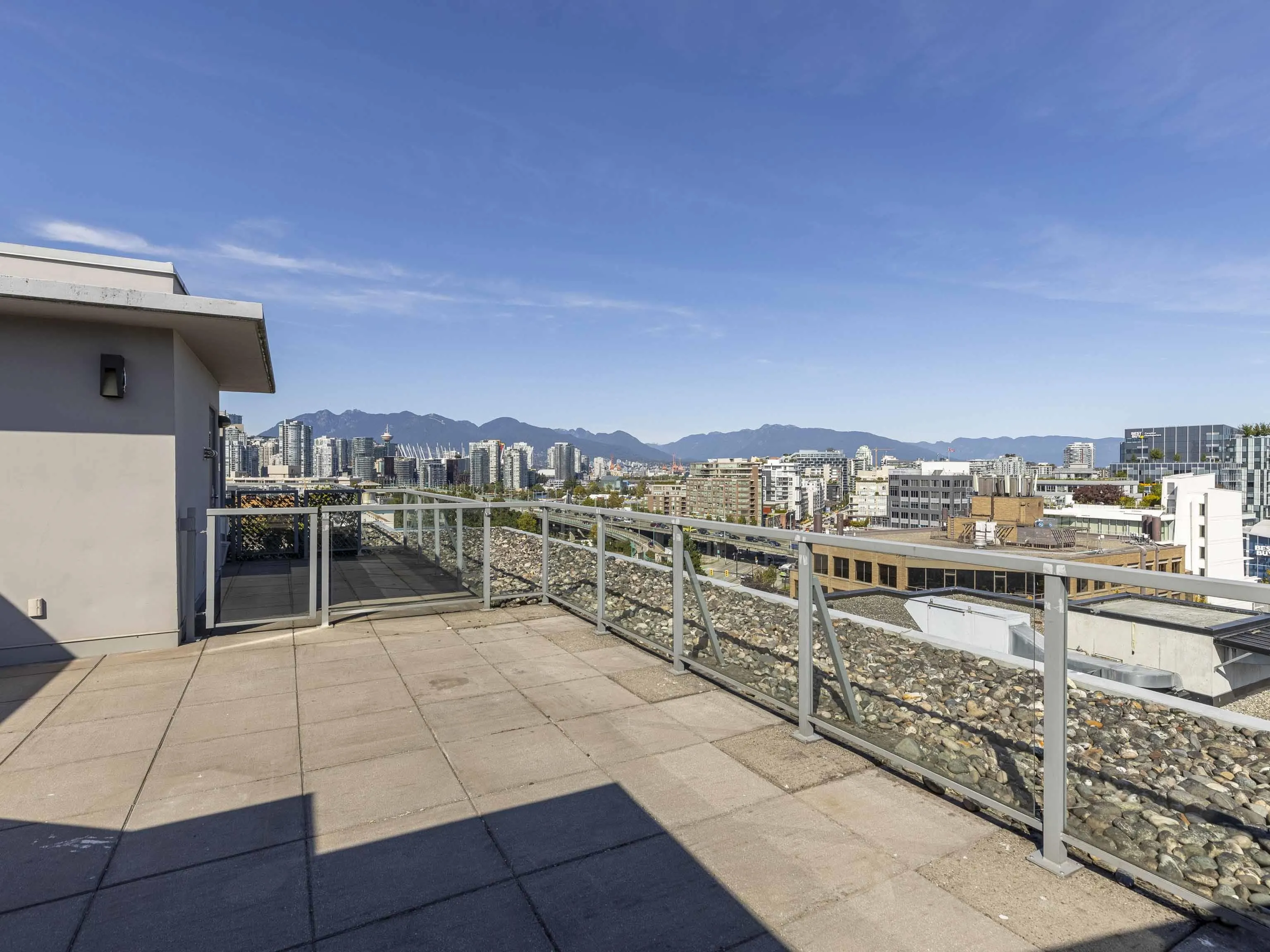 PH2 587 W 7th Avenue