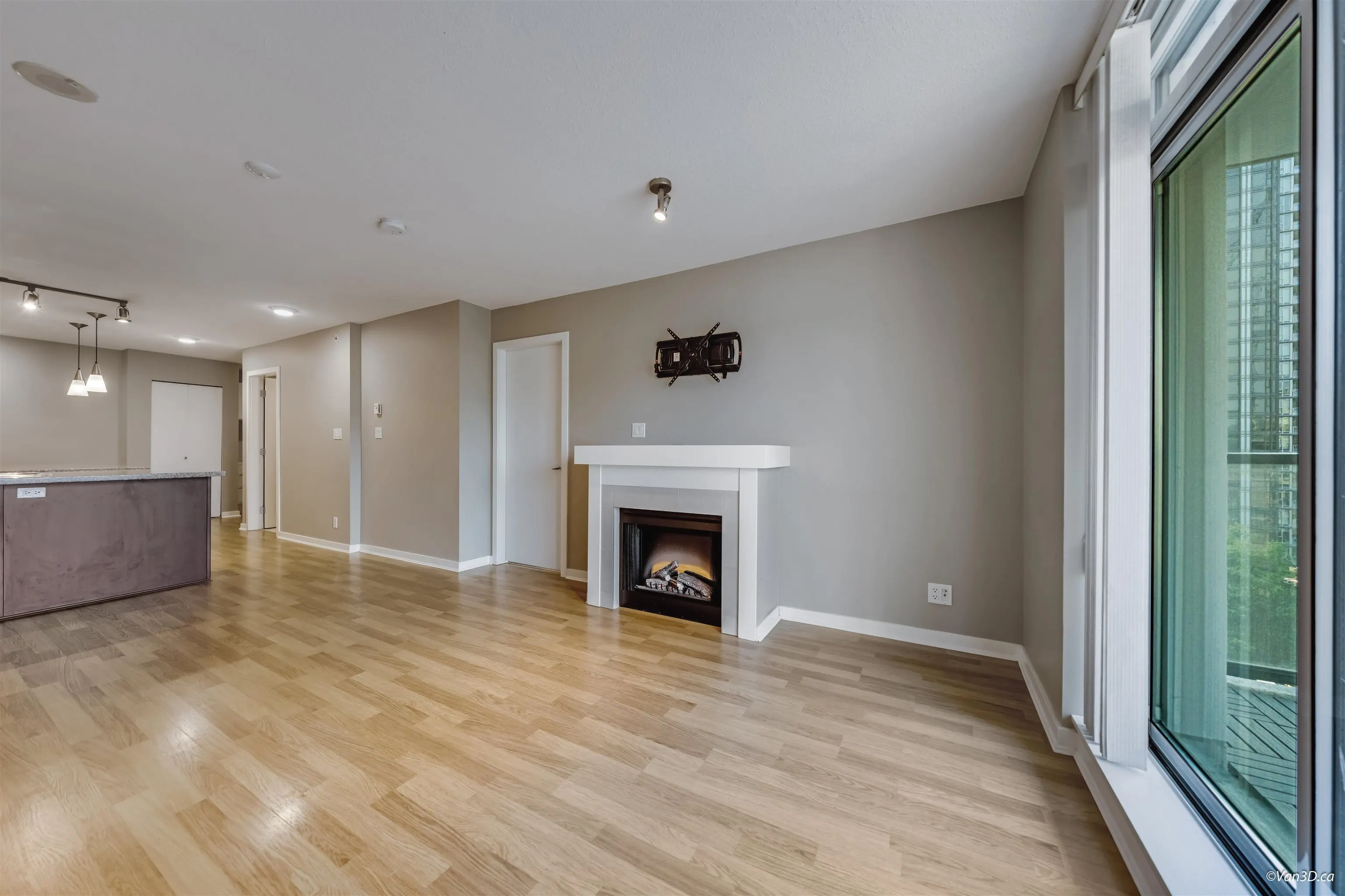 1101 1178 Heffley Crescent