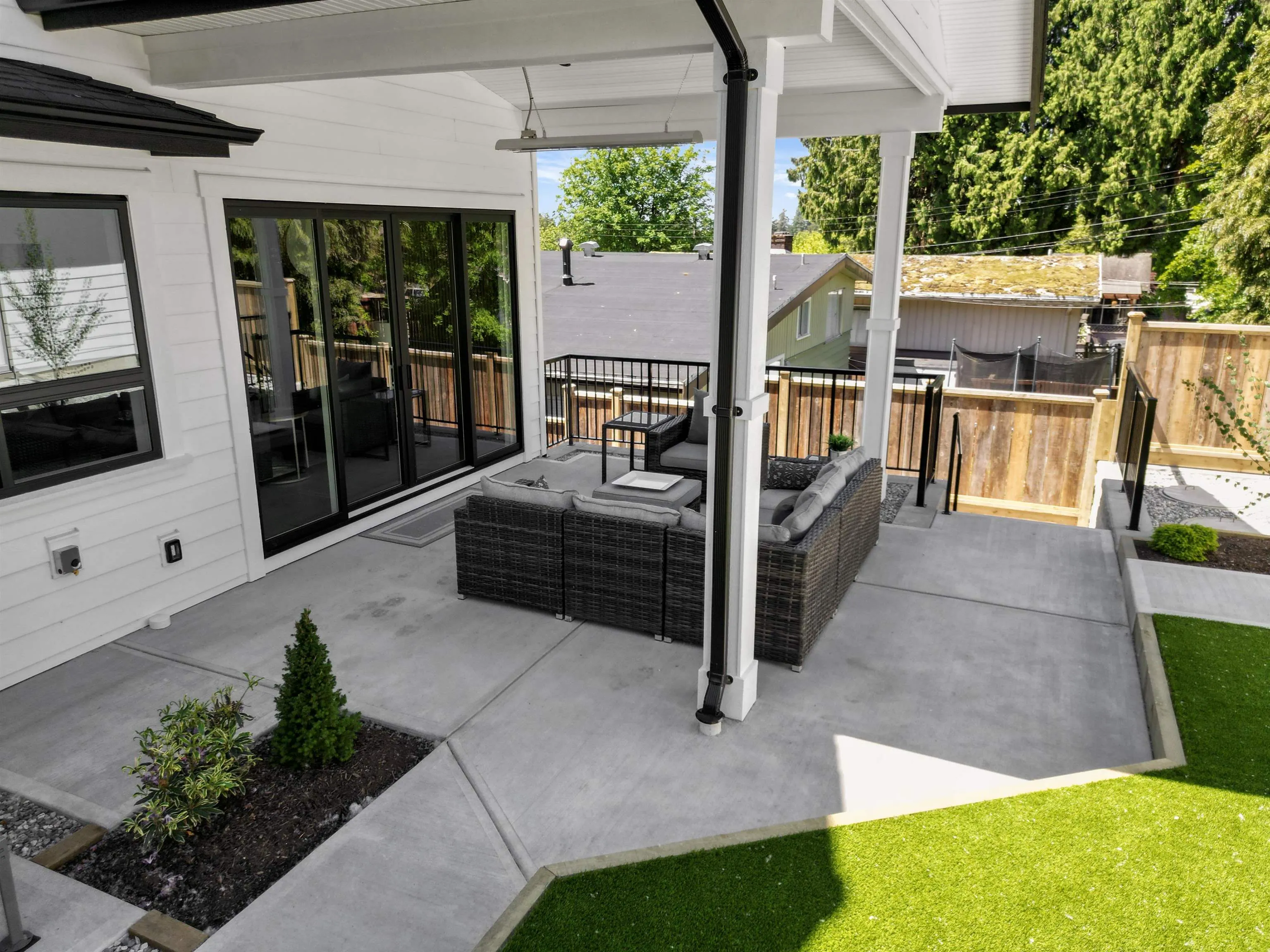 338 W 24th Street