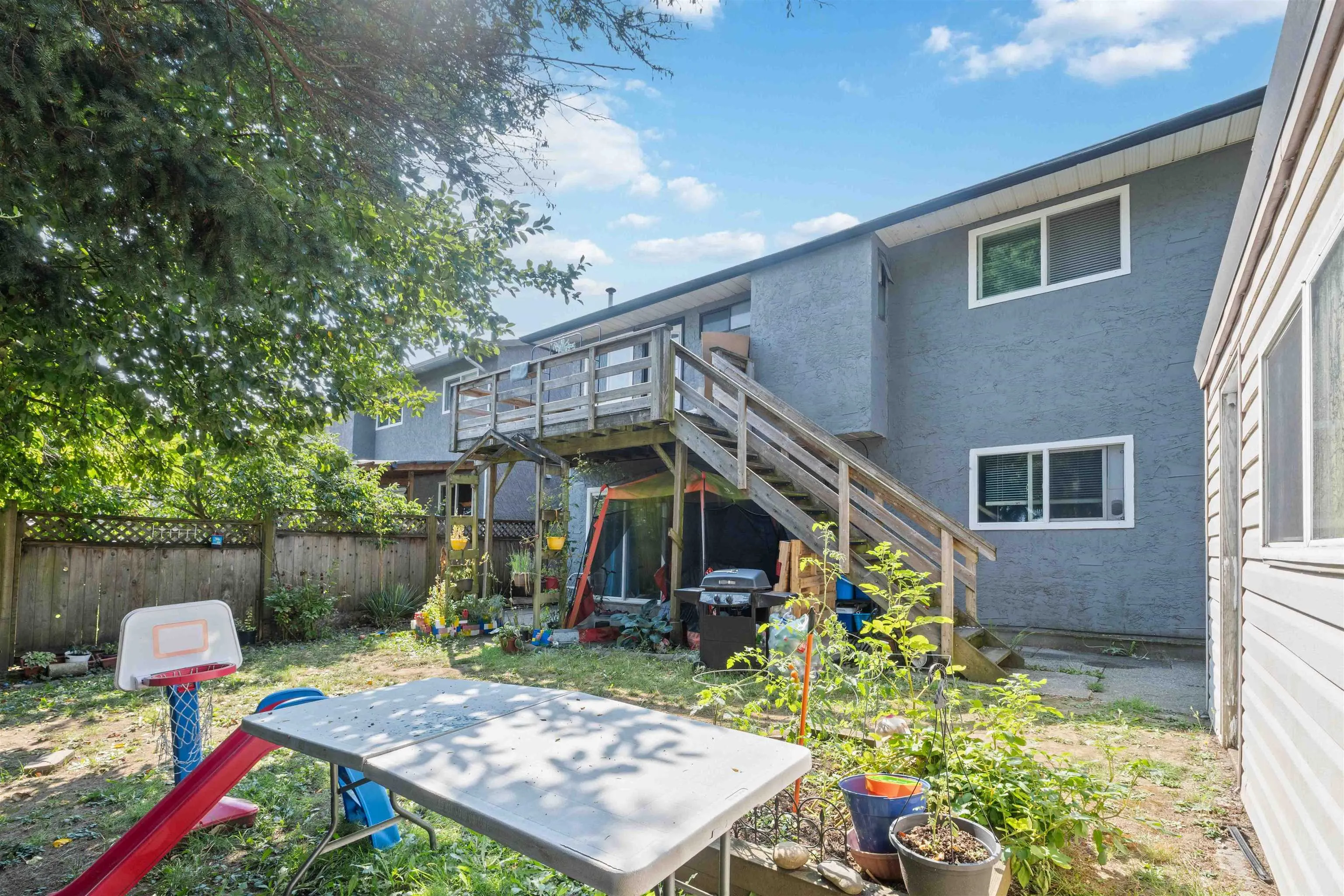 2418 Wayburne Crescent