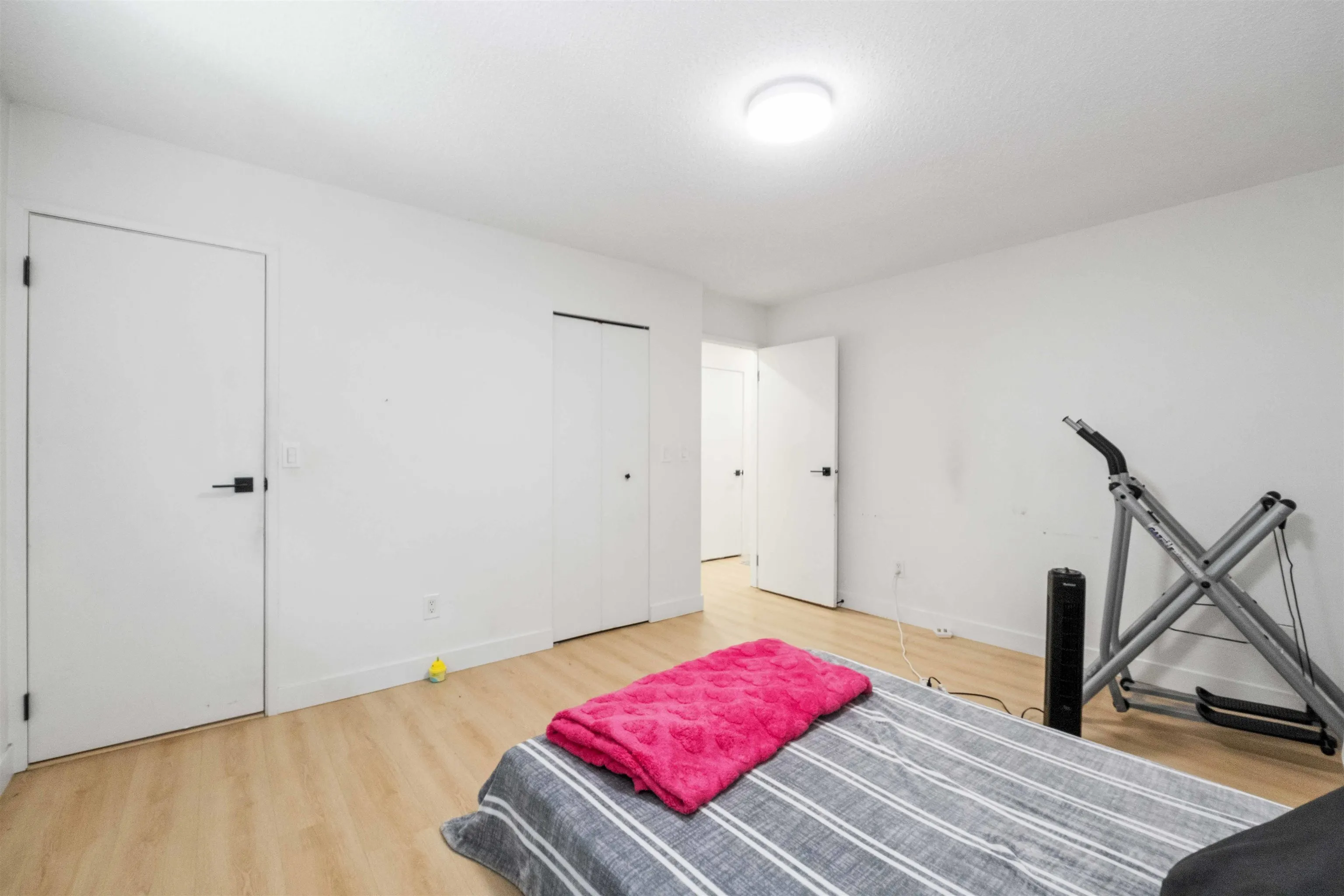 2418 Wayburne Crescent