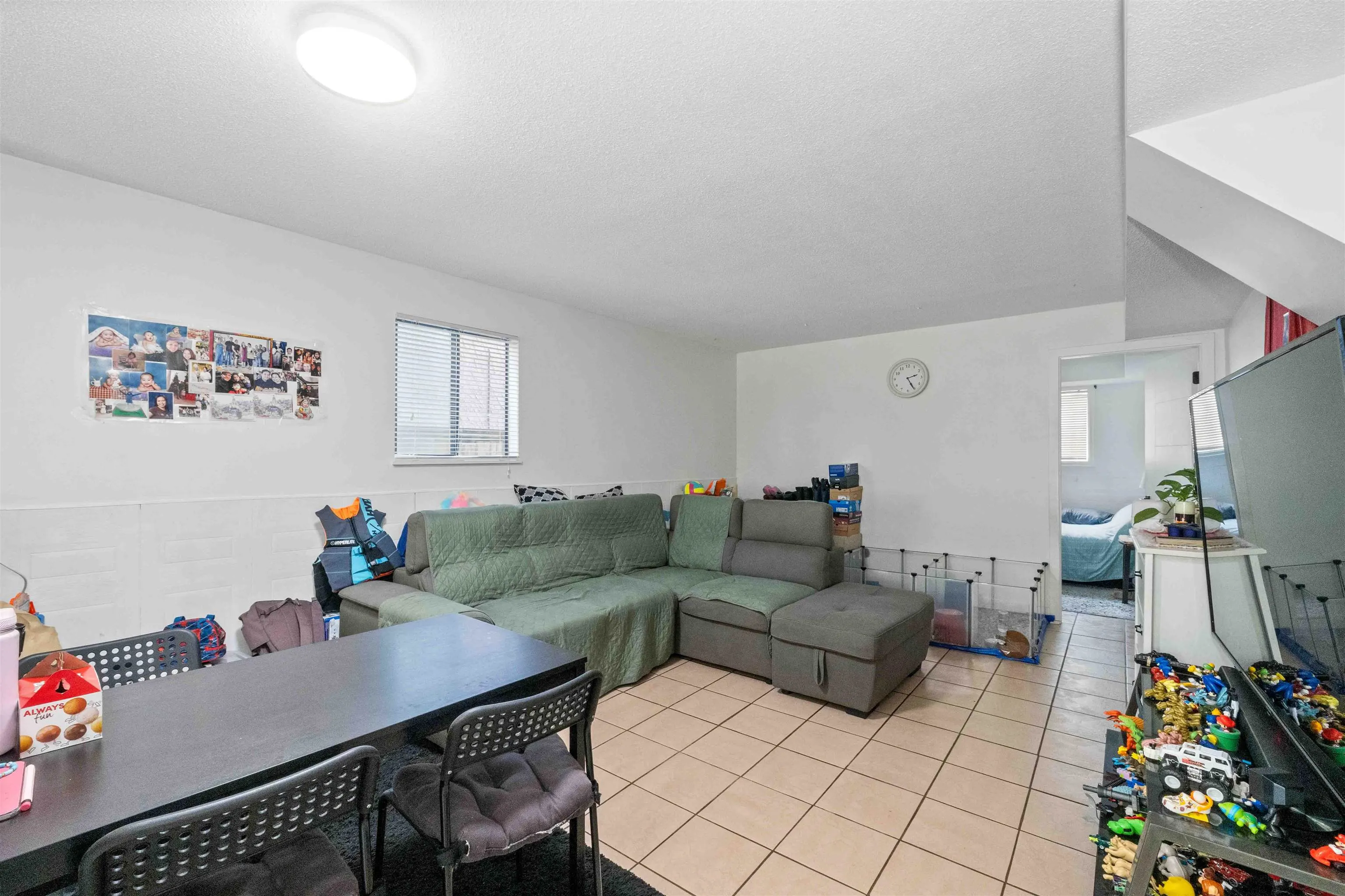 2418 Wayburne Crescent