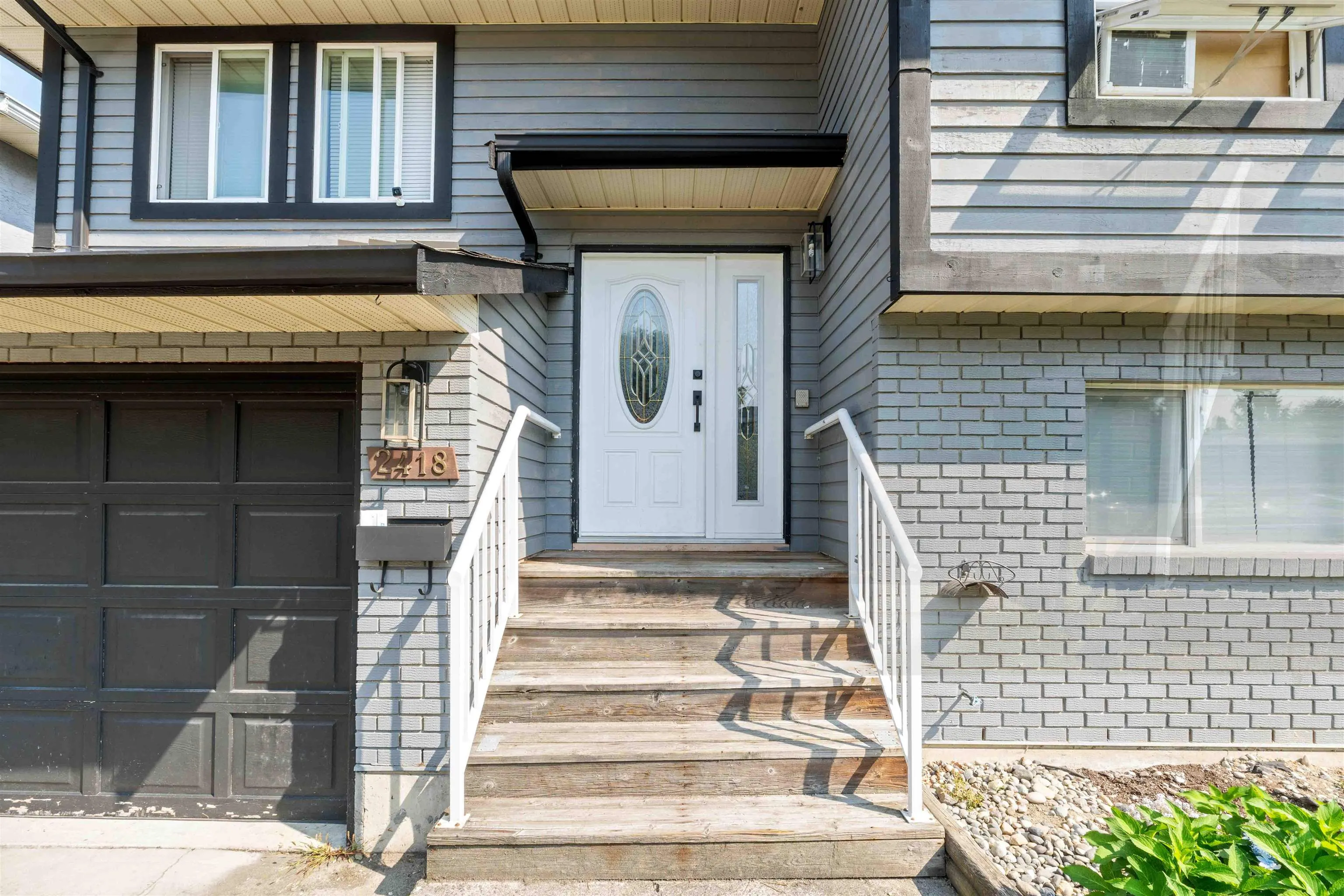 2418 Wayburne Crescent