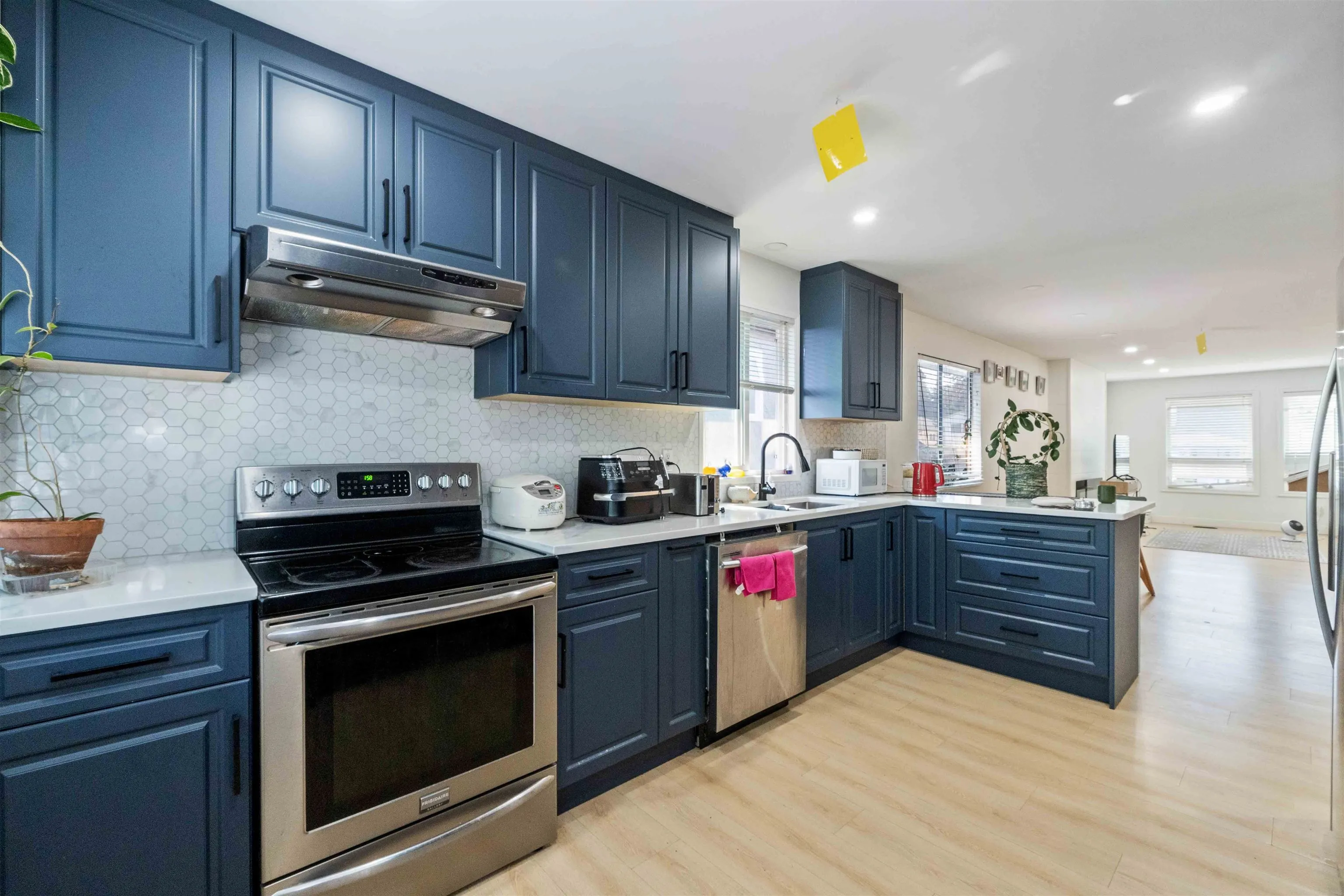 2418 Wayburne Crescent
