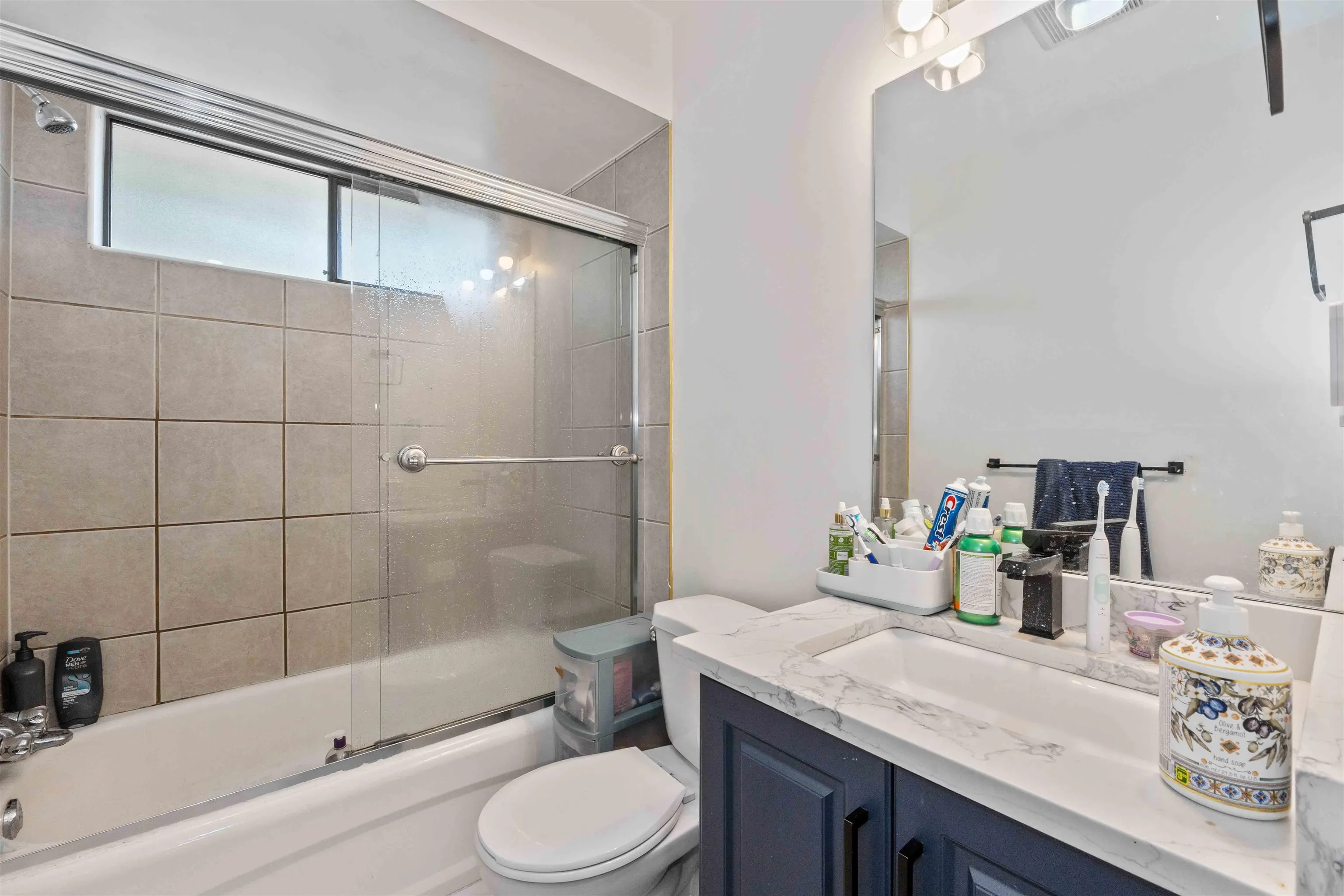 2418 Wayburne Crescent