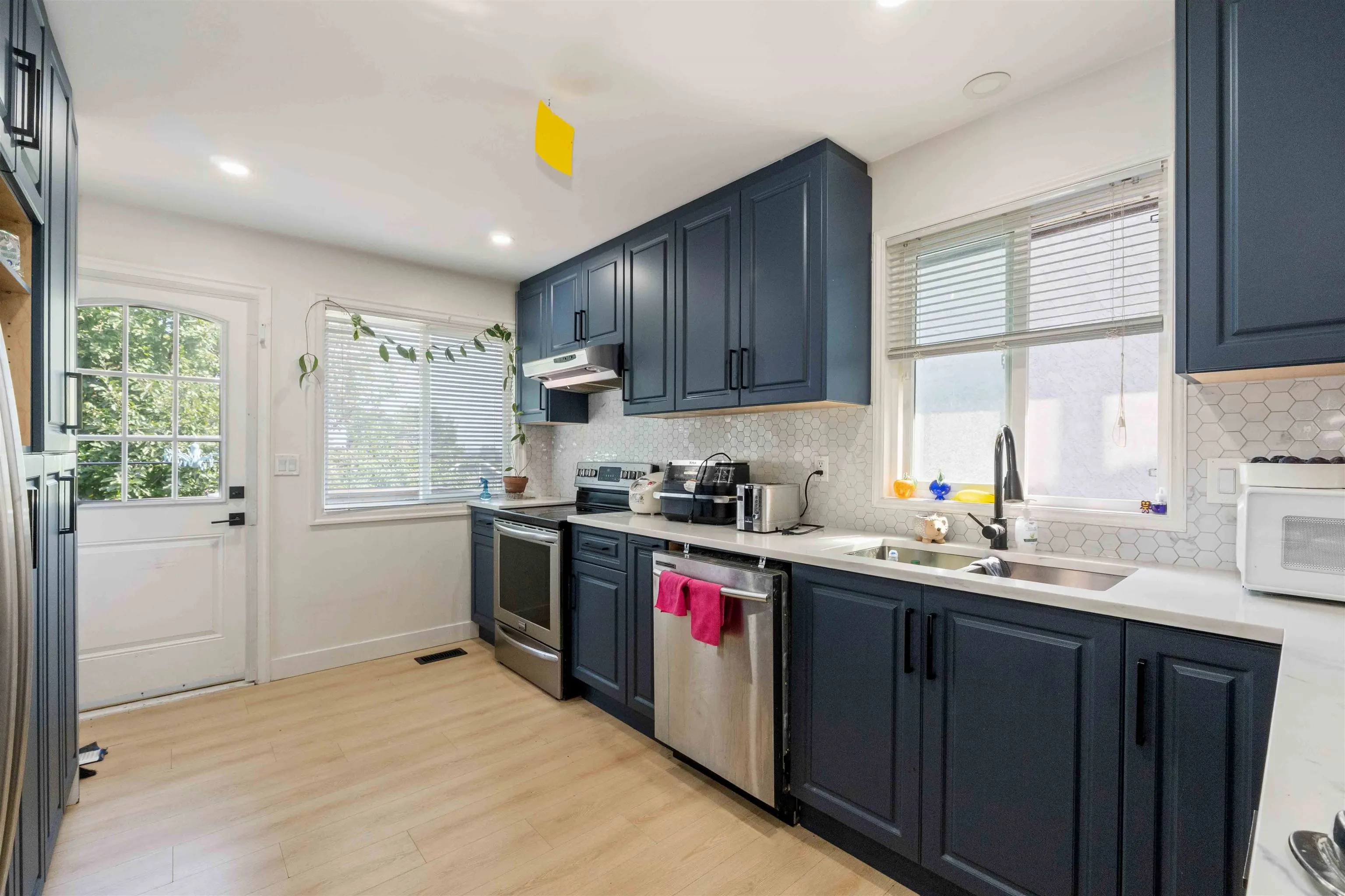 2418 Wayburne Crescent