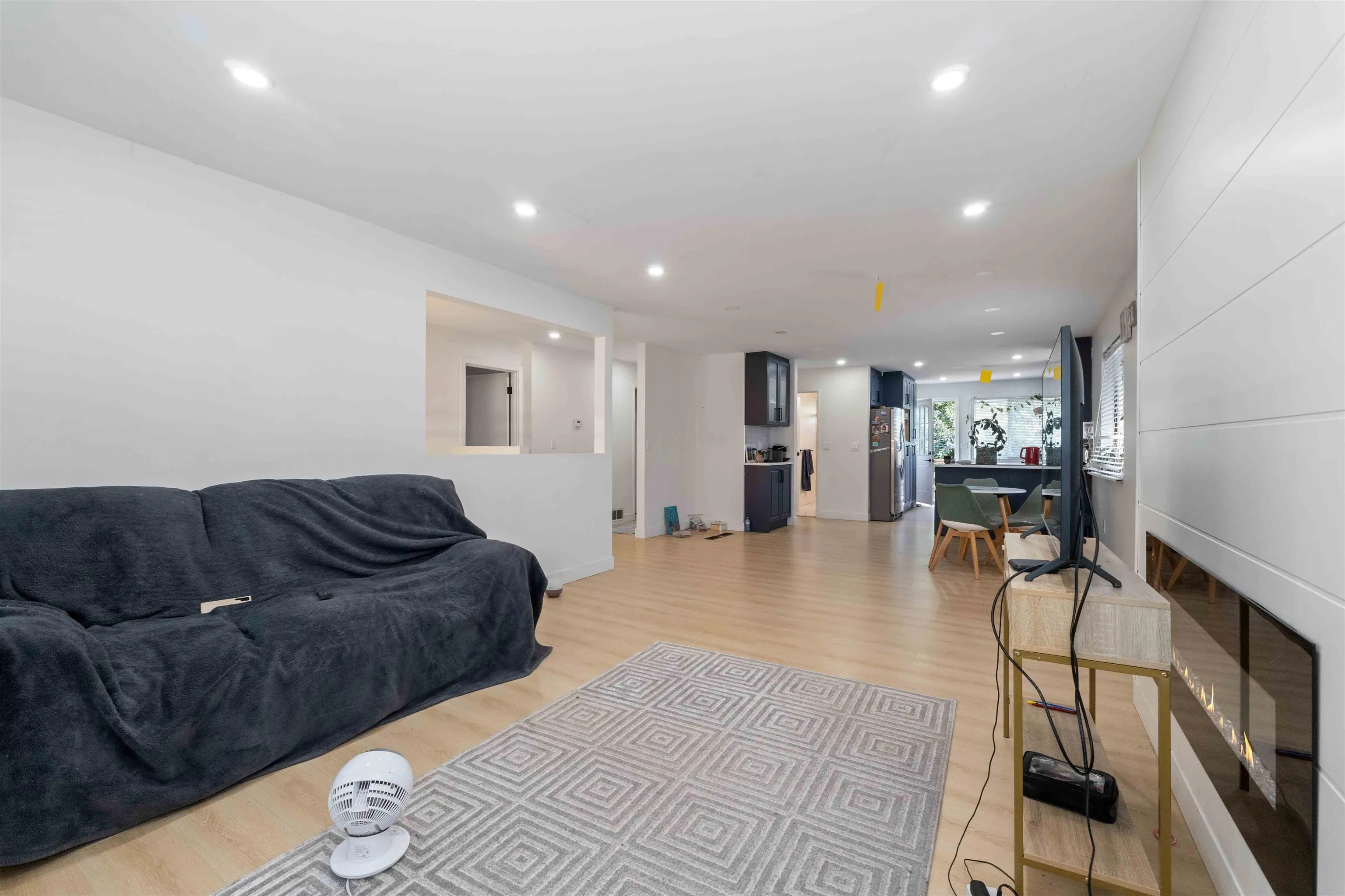 2418 Wayburne Crescent
