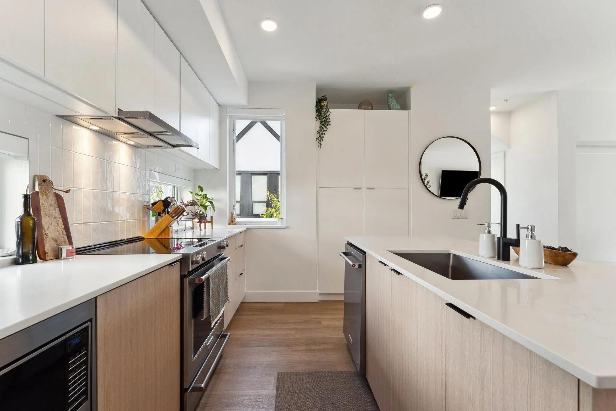 212 1306 Laval Square