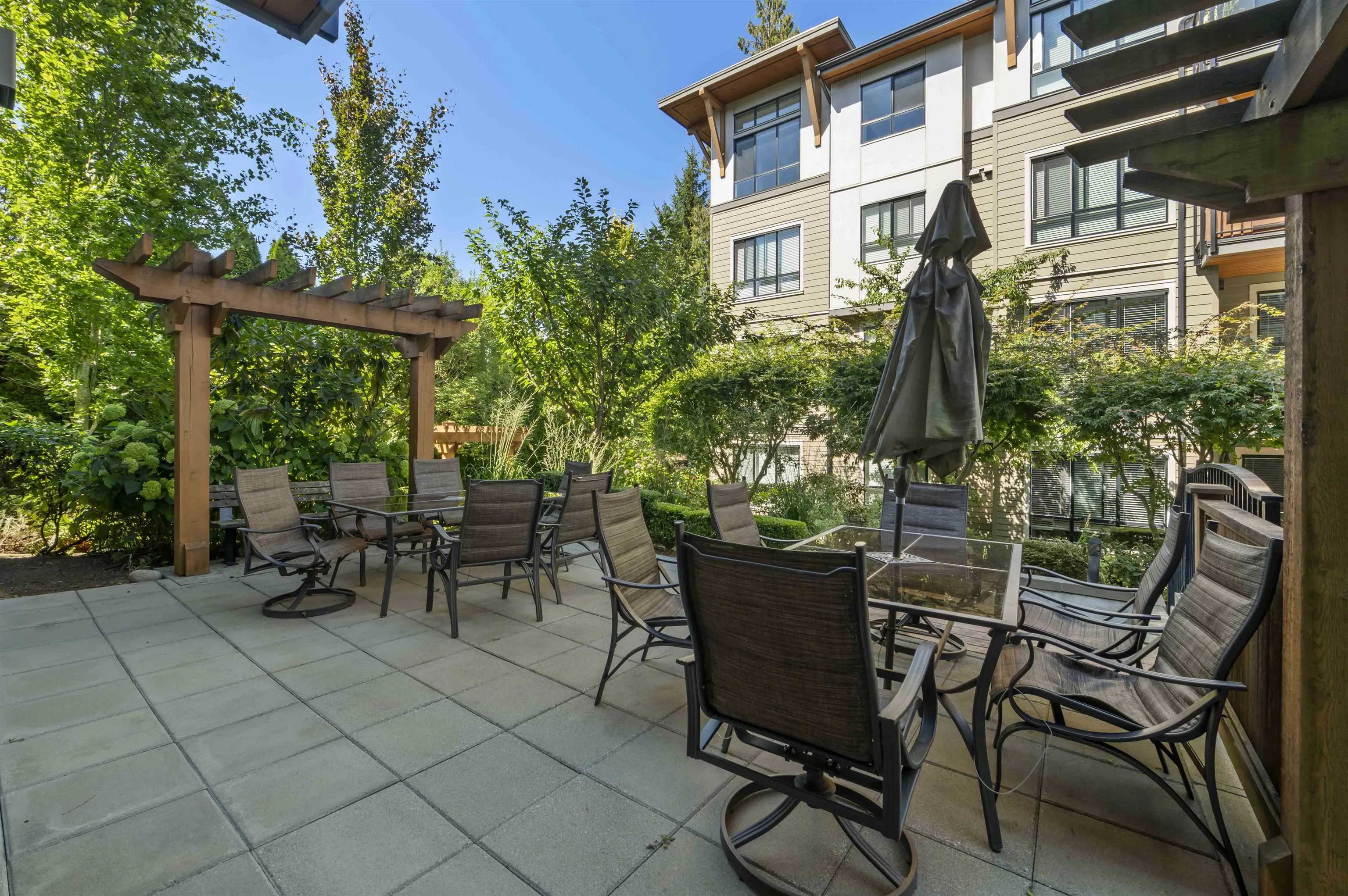 309 15388 105 Avenue