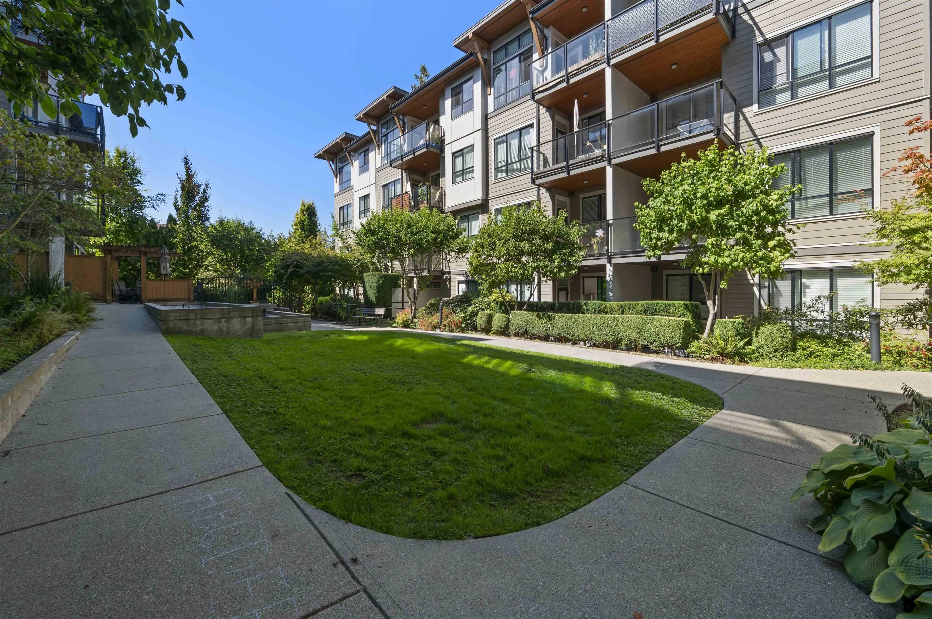 309 15388 105 Avenue