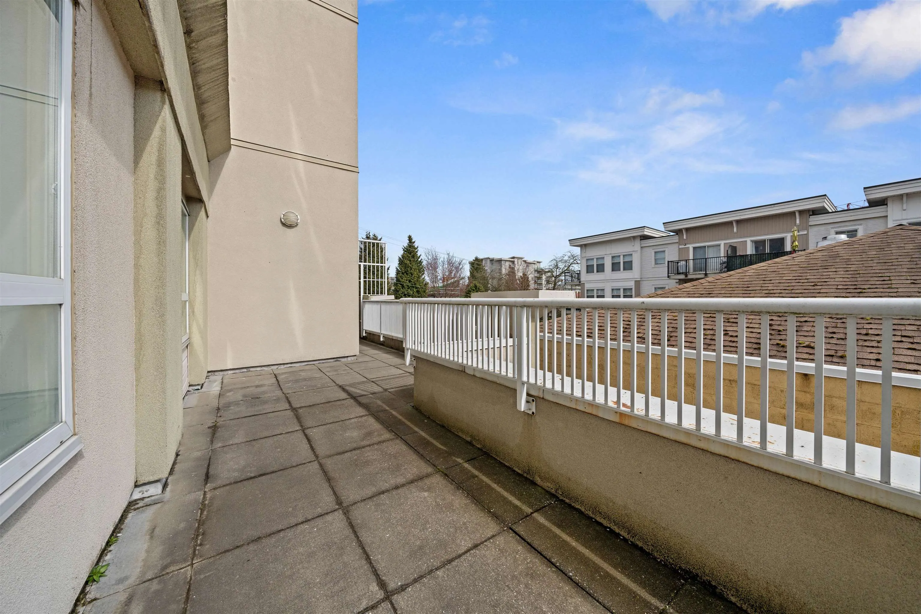 301 22230 North Avenue