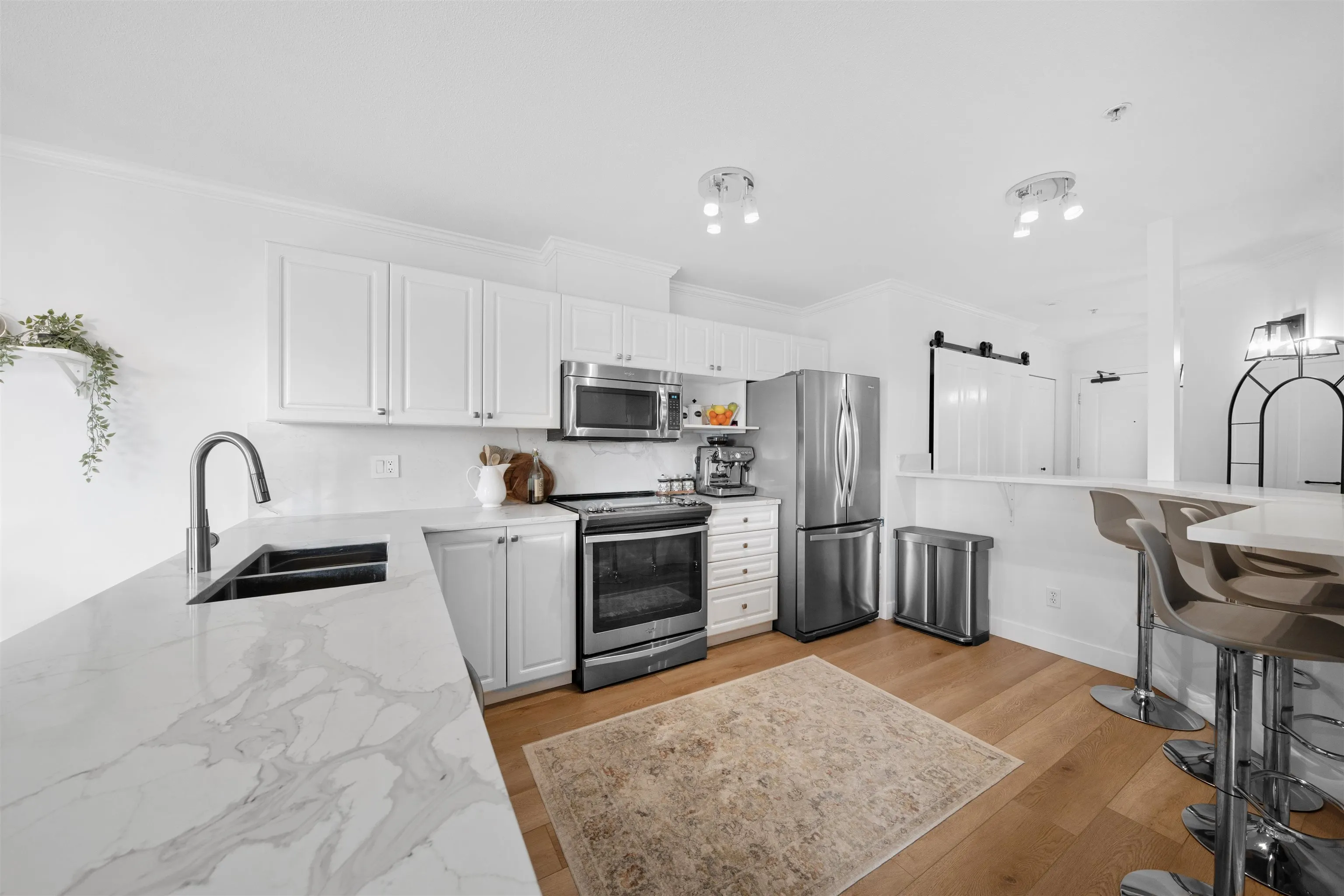301 22230 North Avenue