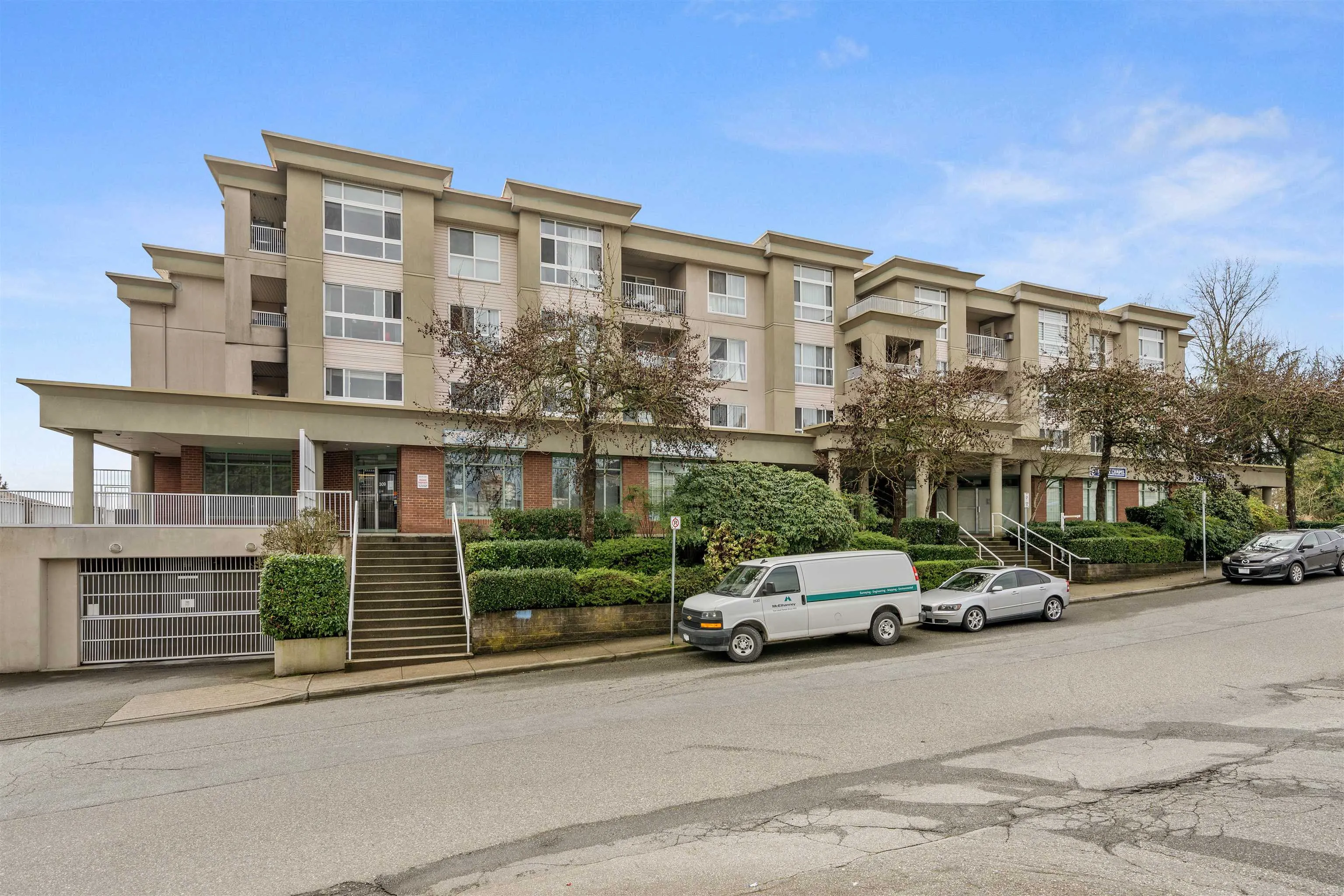 301 22230 North Avenue