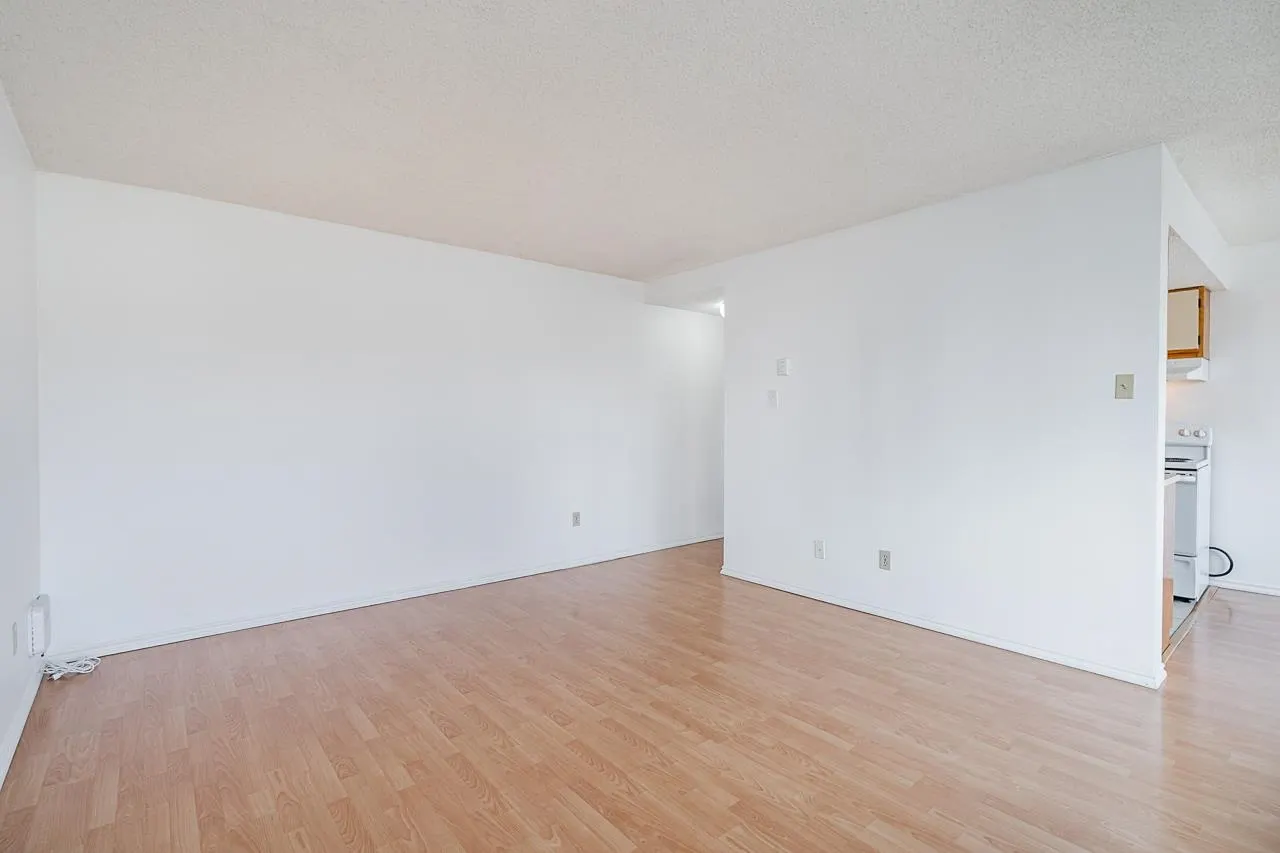 906 1026 Queens Avenue