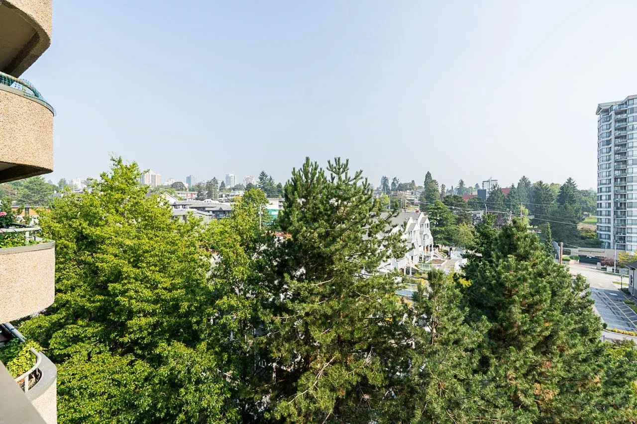 906 1026 Queens Avenue