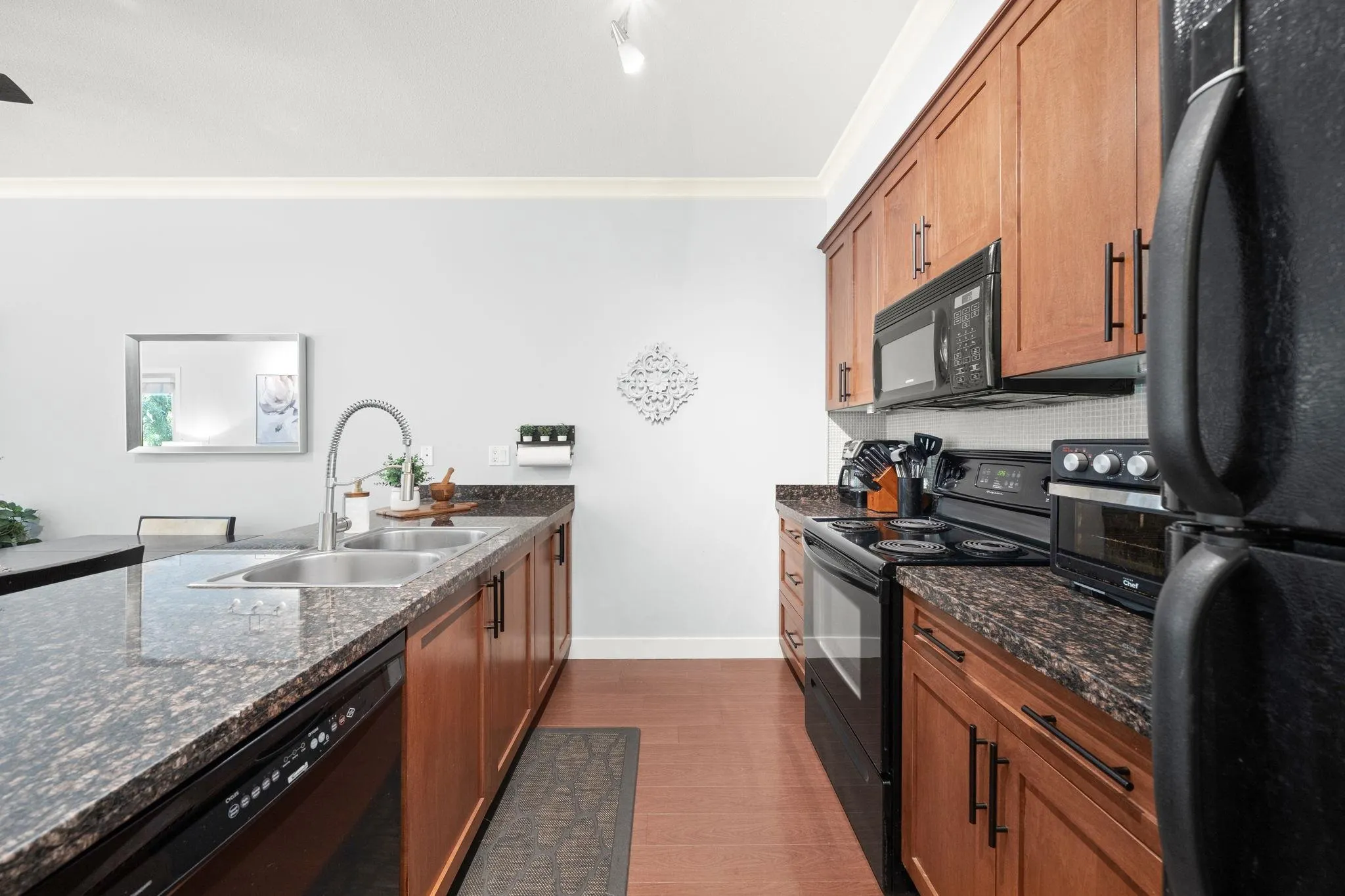 206 1375 View Crescent